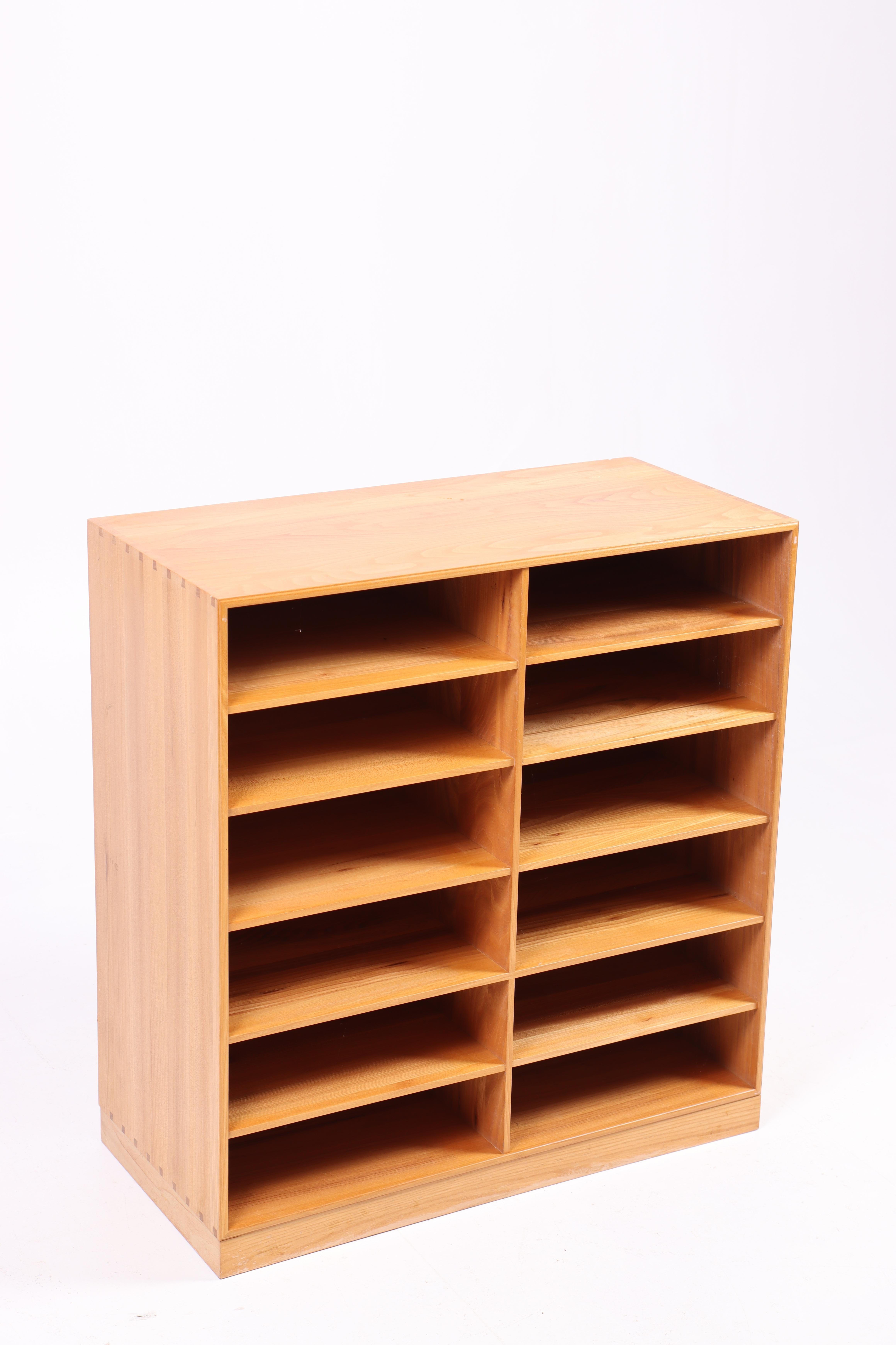Set of Four Bookcases in Elm by Mogens Koch, Danish Design, Midcentury, 1960s For Sale 6
