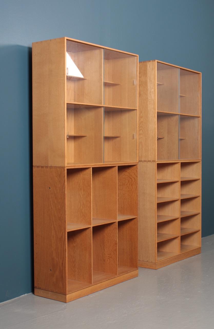 4 matching bookcases in solid oak designed by Mogens Koch for Rud. Rasmussen cabinetmakers in 1933. Made in Denmark and in all original condition.
Each bookcase is D 28cm, W 76, H 82 with base, 76 without base.