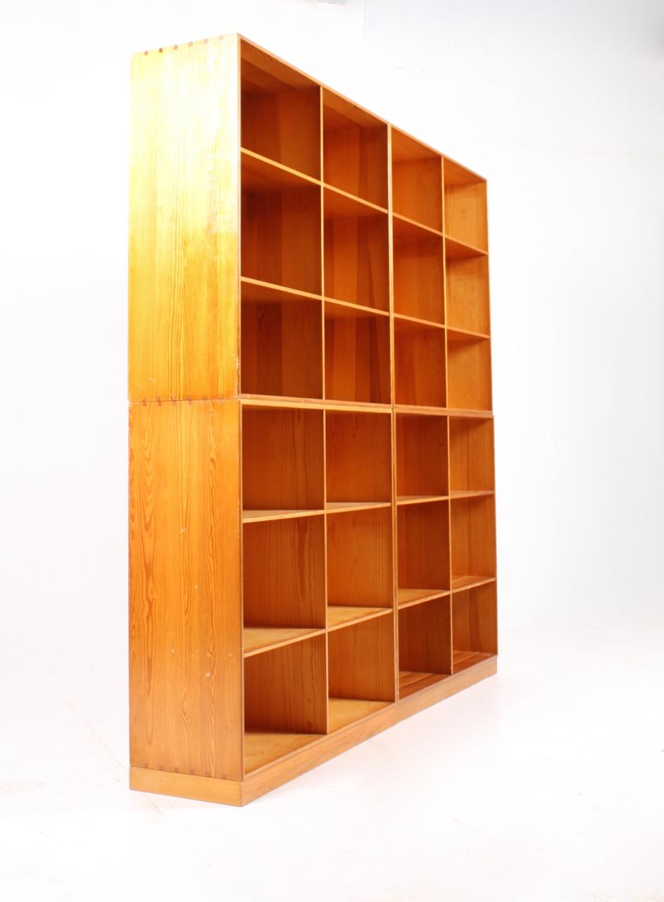 Set of Four Bookcases in Pine by Mogens Koch In Good Condition In Lejre, DK