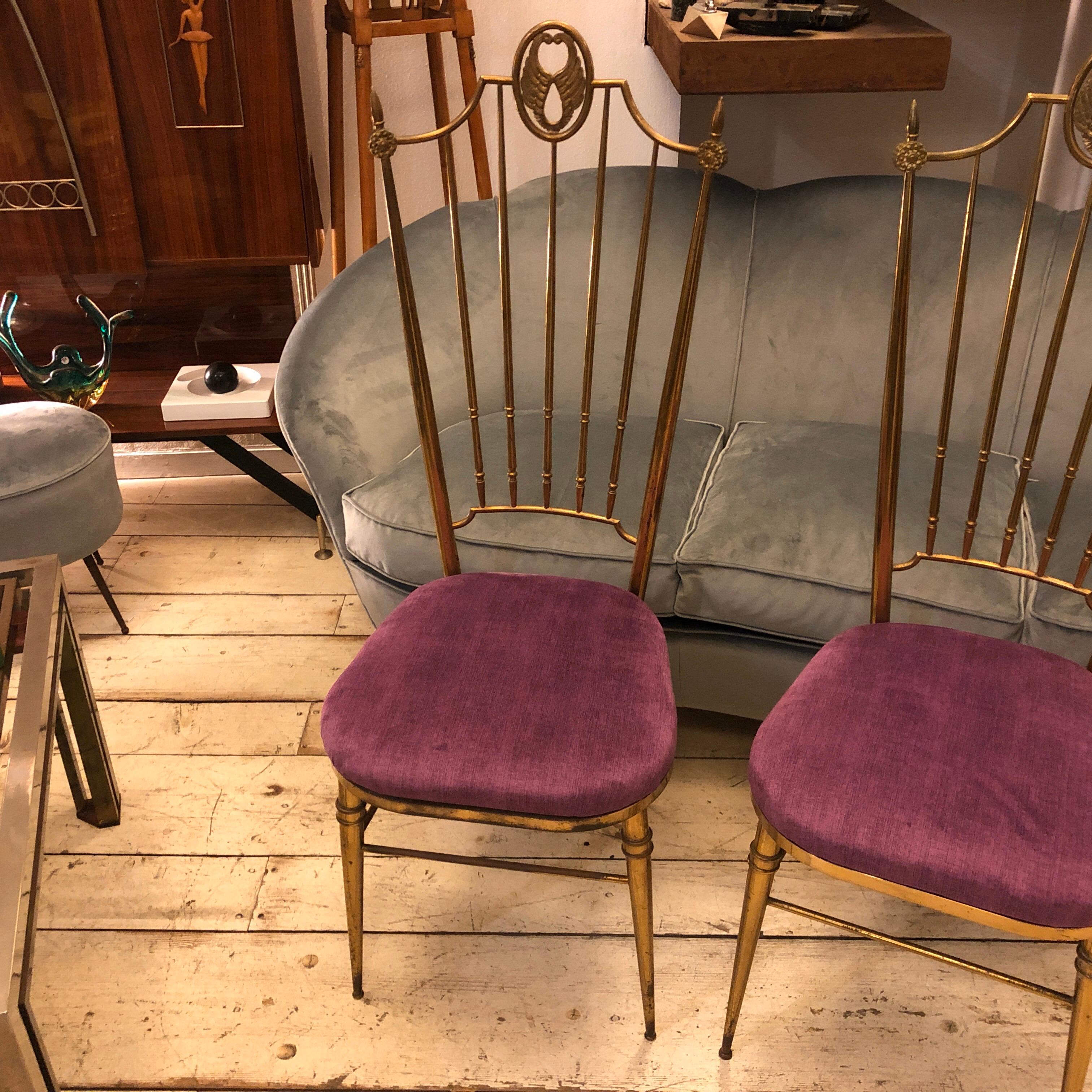 Four stylish Chiavari chairs made in Italy in the 1960s. The purple velvet is in perfect conditions, the brass is in original patina that gives them a fabulous vintage look.