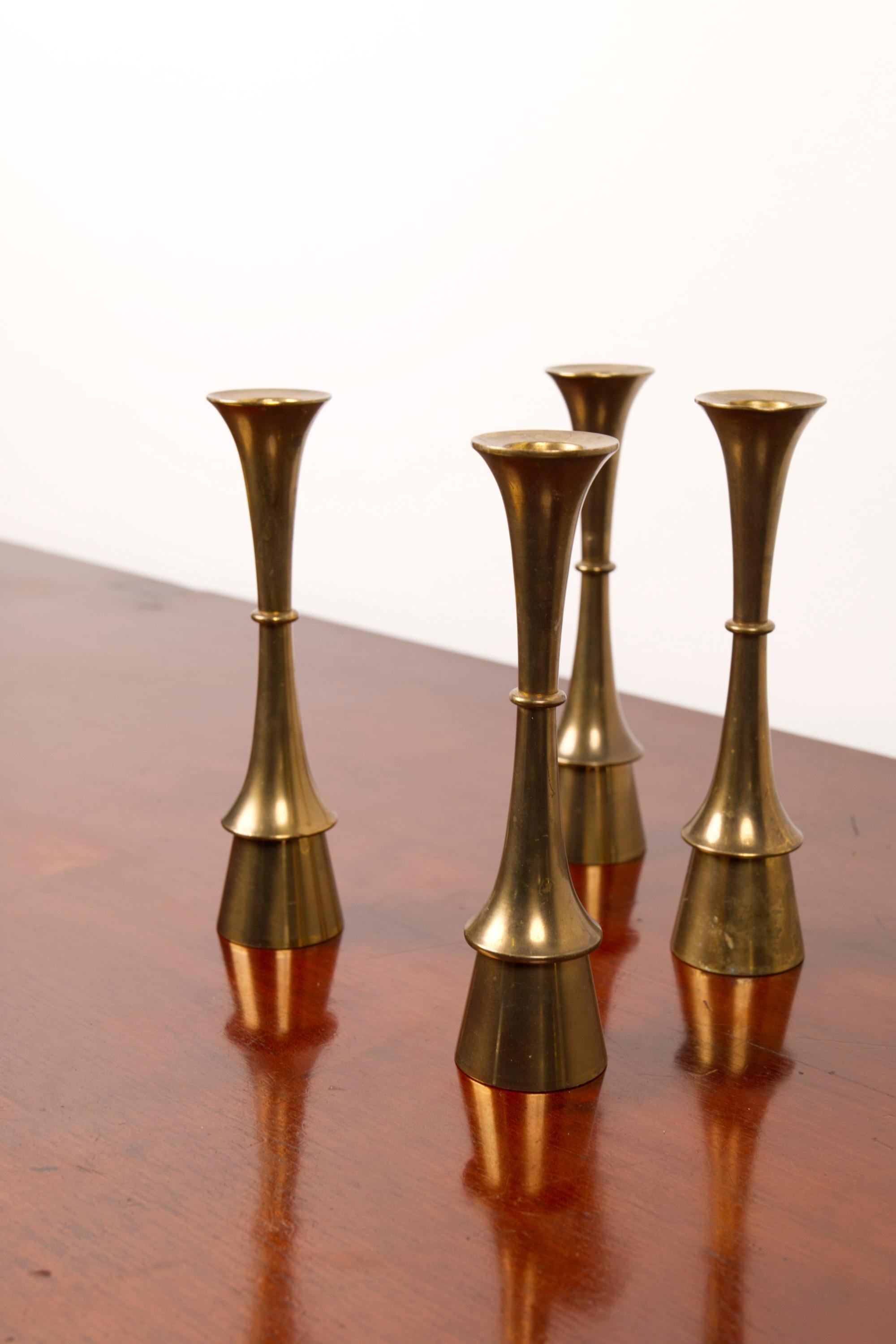Set of four brass candle sticks, attributed to Jens H. Quistgaard, 1960's en vente 2