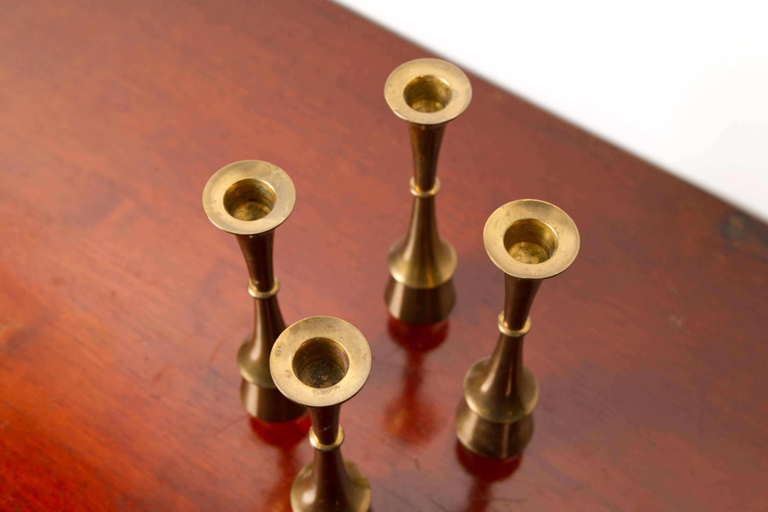 Set of four brass candle sticks, attributed to Jens H. Quistgaard, 1960's Bon état - En vente à Balen, BE