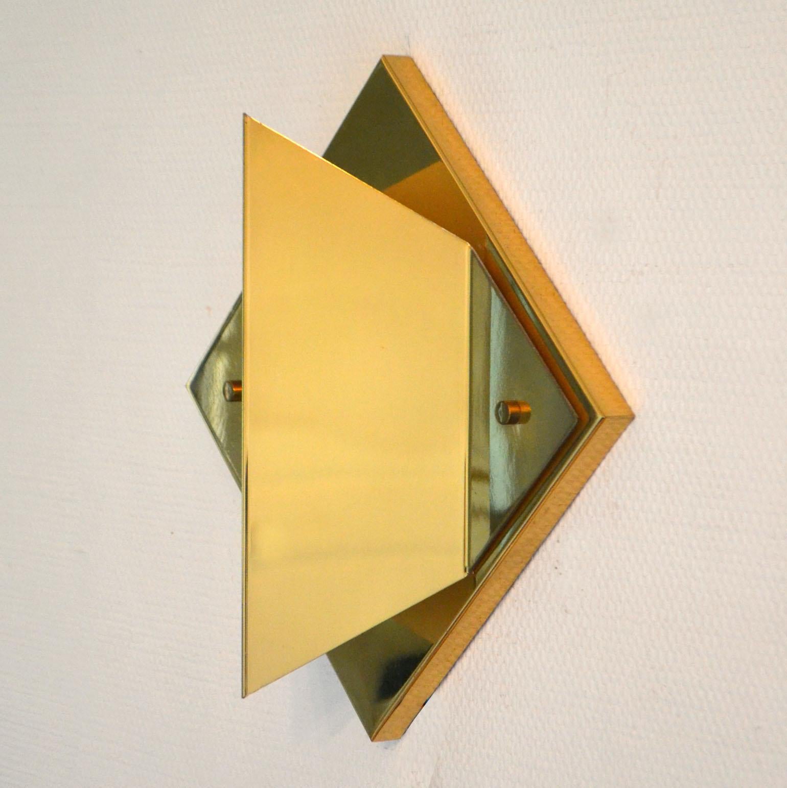 Set of Four Minimalist Brass Diamond Shaped Wall Lights In Excellent Condition For Sale In London, GB