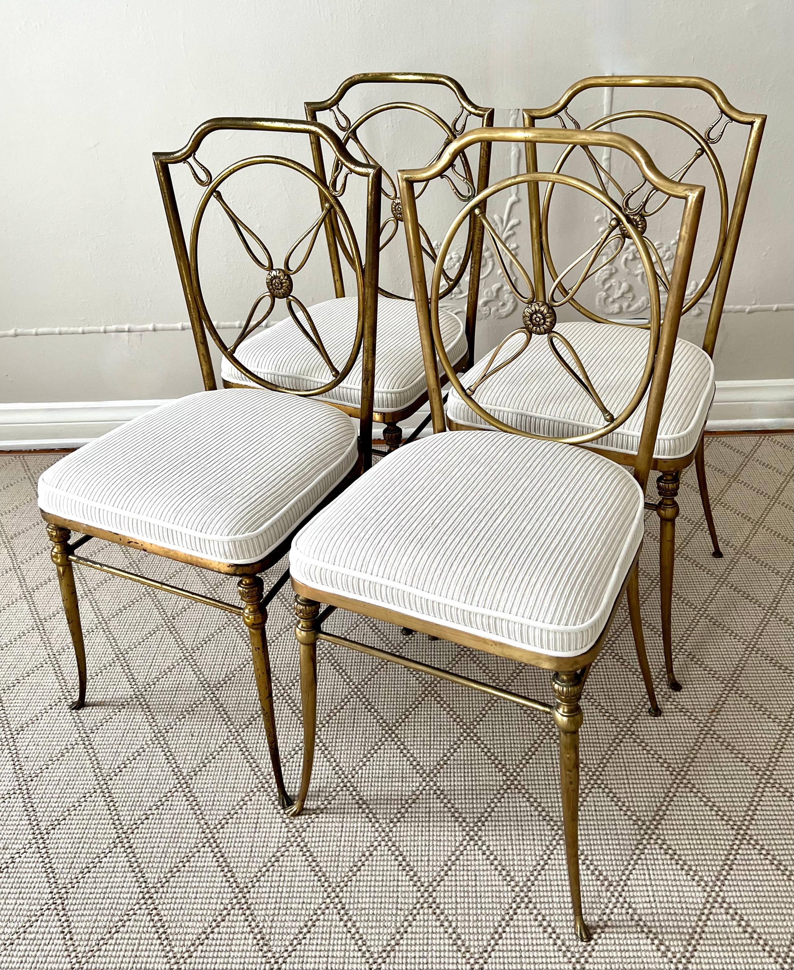 Ensemble de quatre chaises en laiton de style Gio Ponti avec dossier en forme de boussole en vente 5
