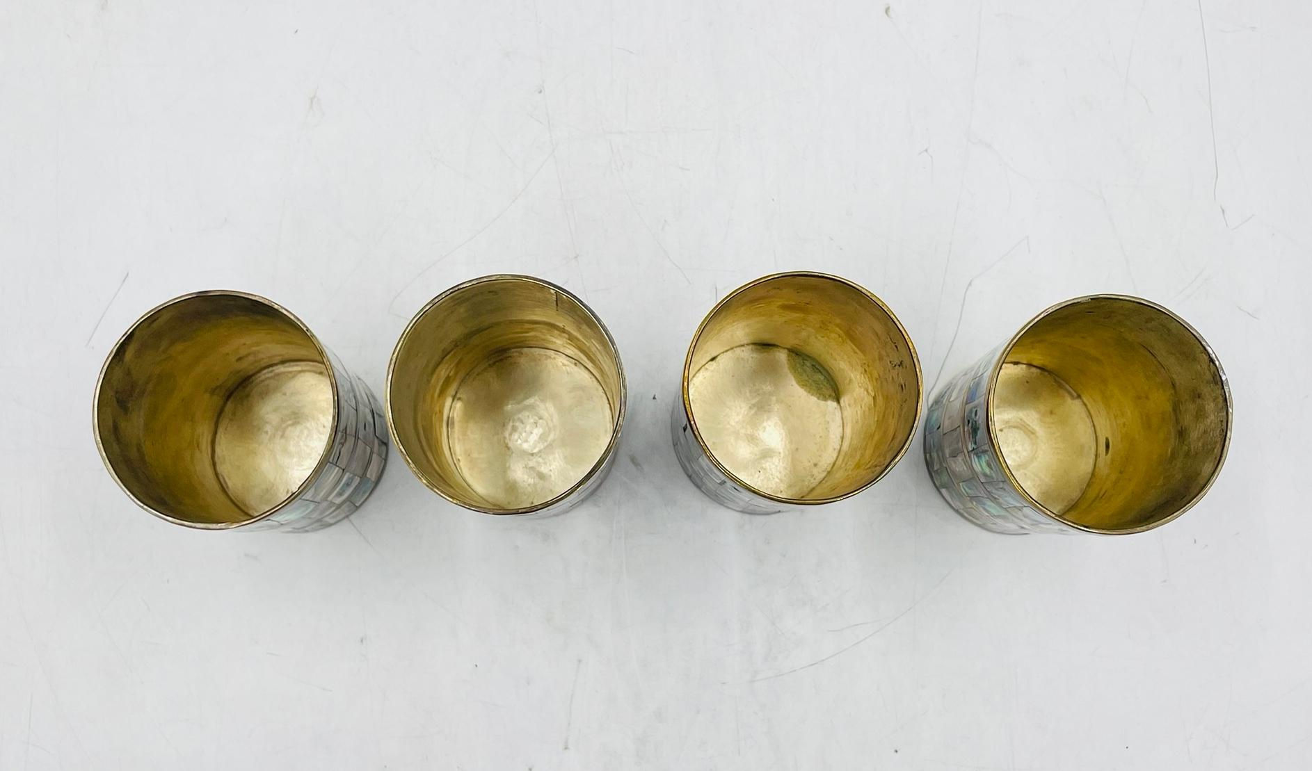Satz von vier Bechern aus Messing, Silber und Abalone-Muscheln von Villa, Taxco (Mitte des 20. Jahrhunderts) im Angebot