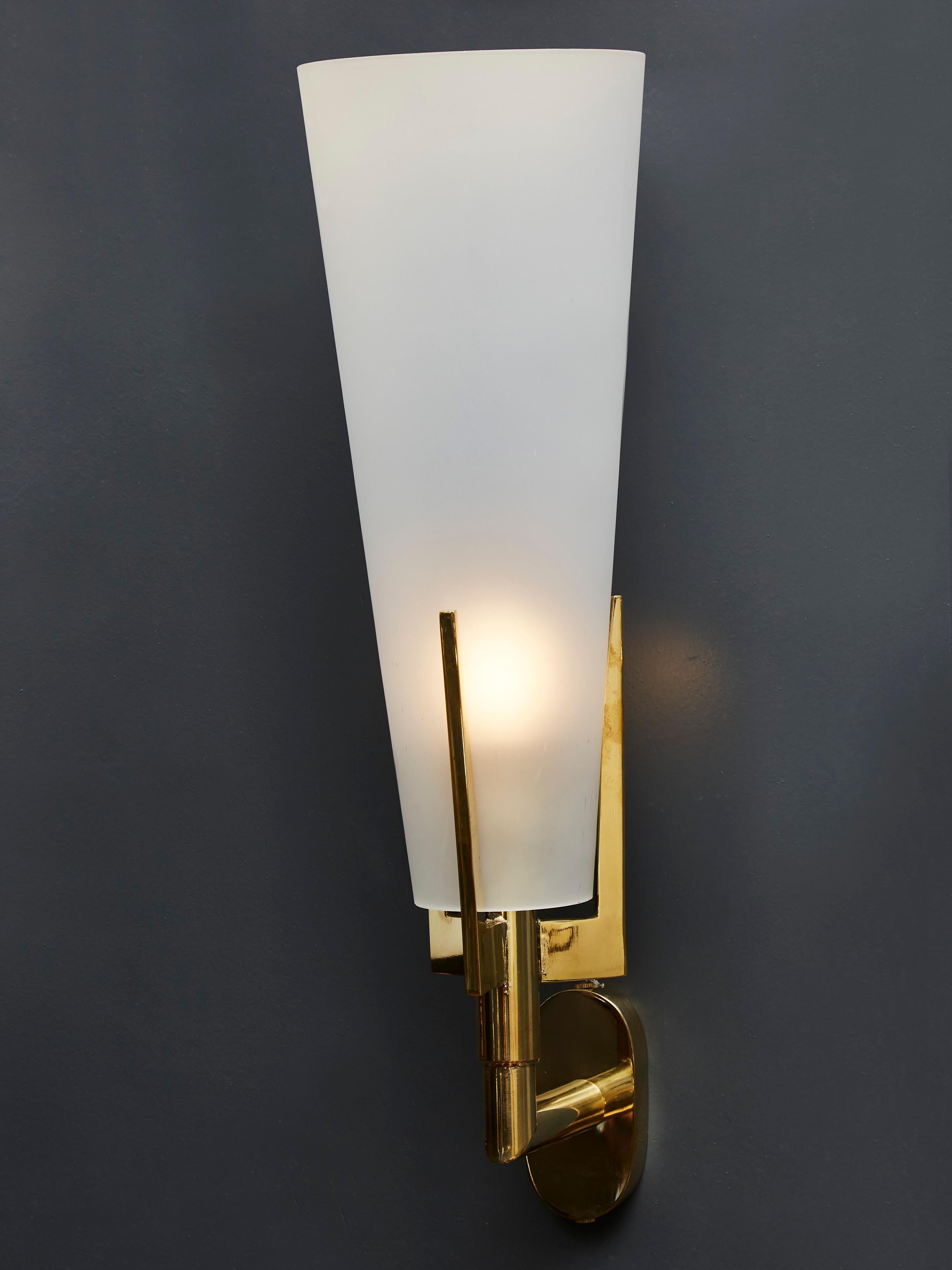 Set of Four Brass Wall Sconces with Tall Frosted Glass Cones In Good Condition For Sale In Saint-Ouen, IDF