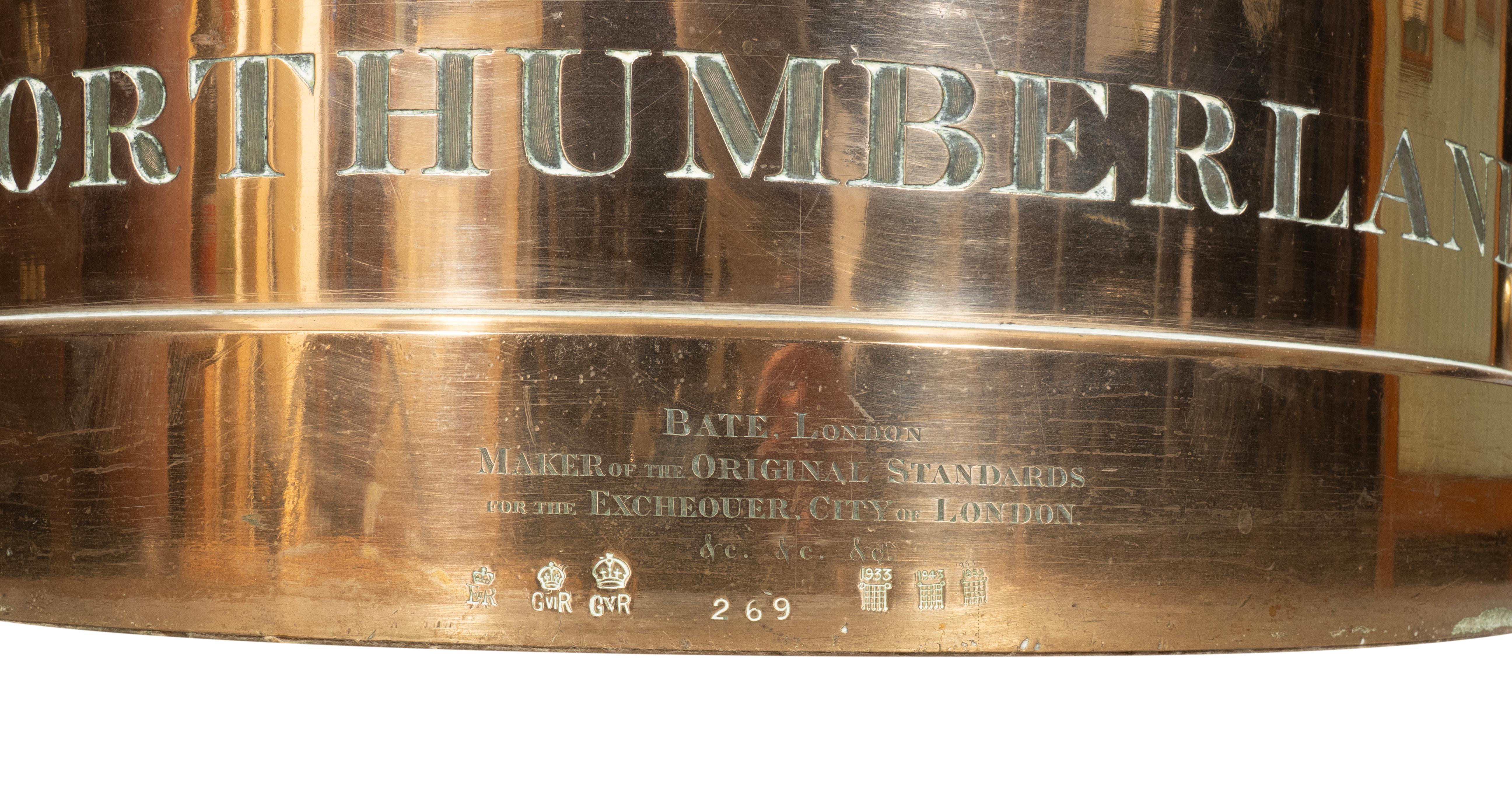 Conjunto De Cuatro Medidas De Bronce Para El Condado De Northumberland en Bueno estado para la venta en Essex, MA