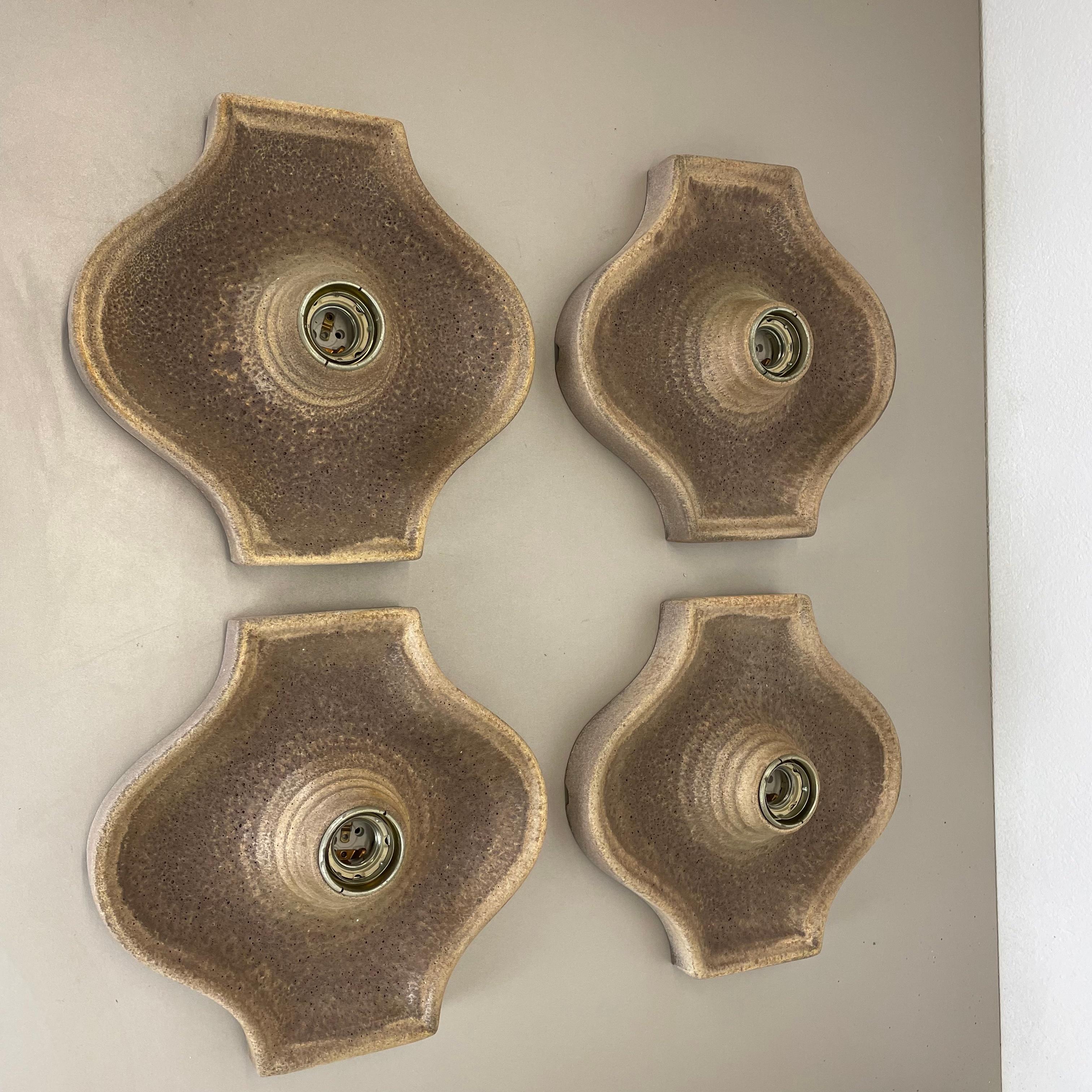 Article:

Wall light sconce set of four.


Producer:

Hustadt Leuchten, Germany.



Origin:

Germany.



Age:

1970s.



Description:

Original 1970s modernist German wall light set made of ceramic in fat lava optic. This