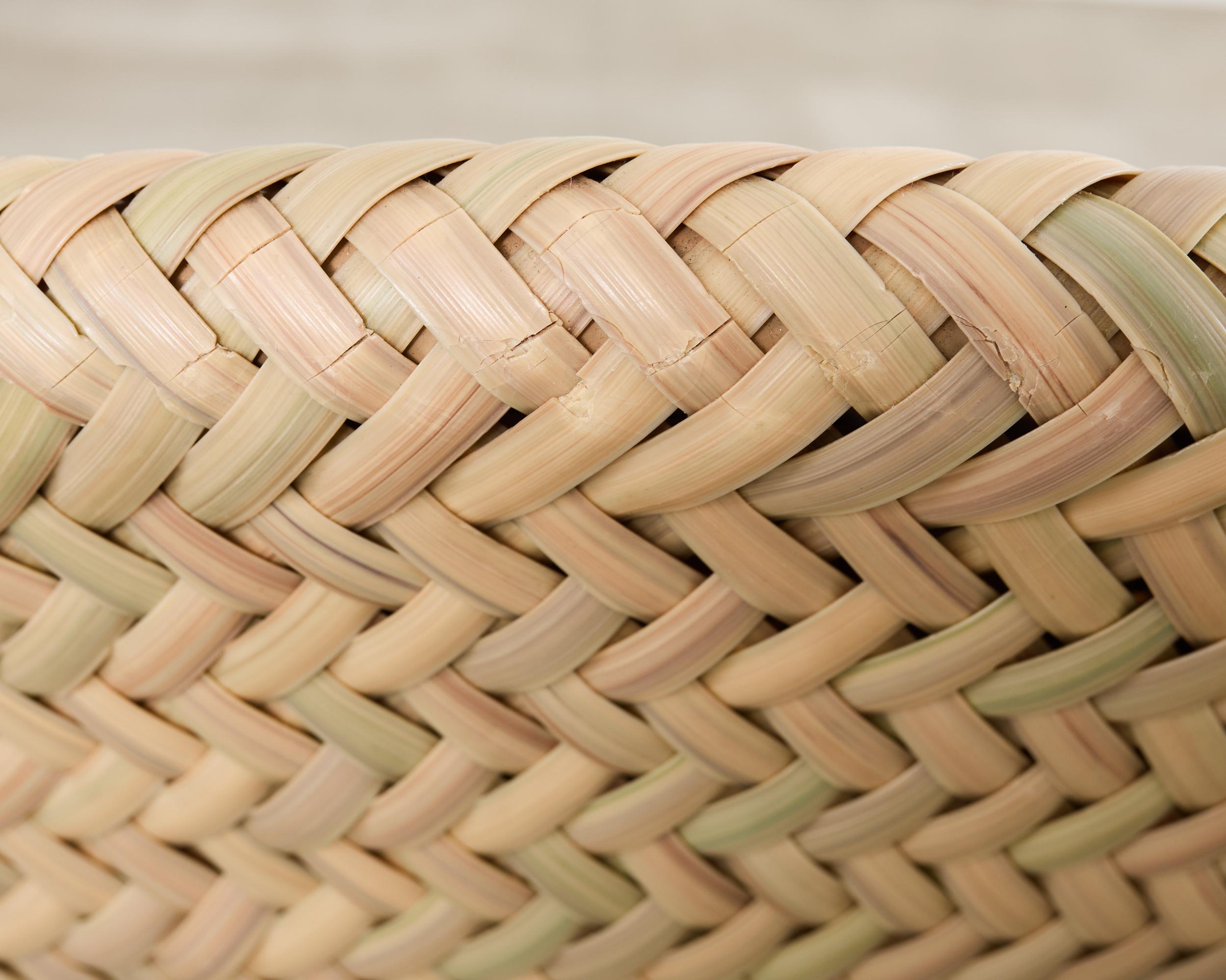 Ensemble de quatre fauteuils de jardin en osier tressé Brown Jordan en vente 5