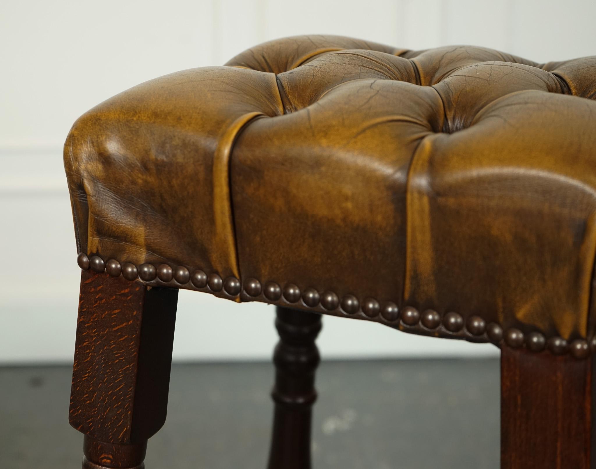 SET OF FOUR BROWN LEATHER CHESTERFiELD BAR STOOLS J1 4
