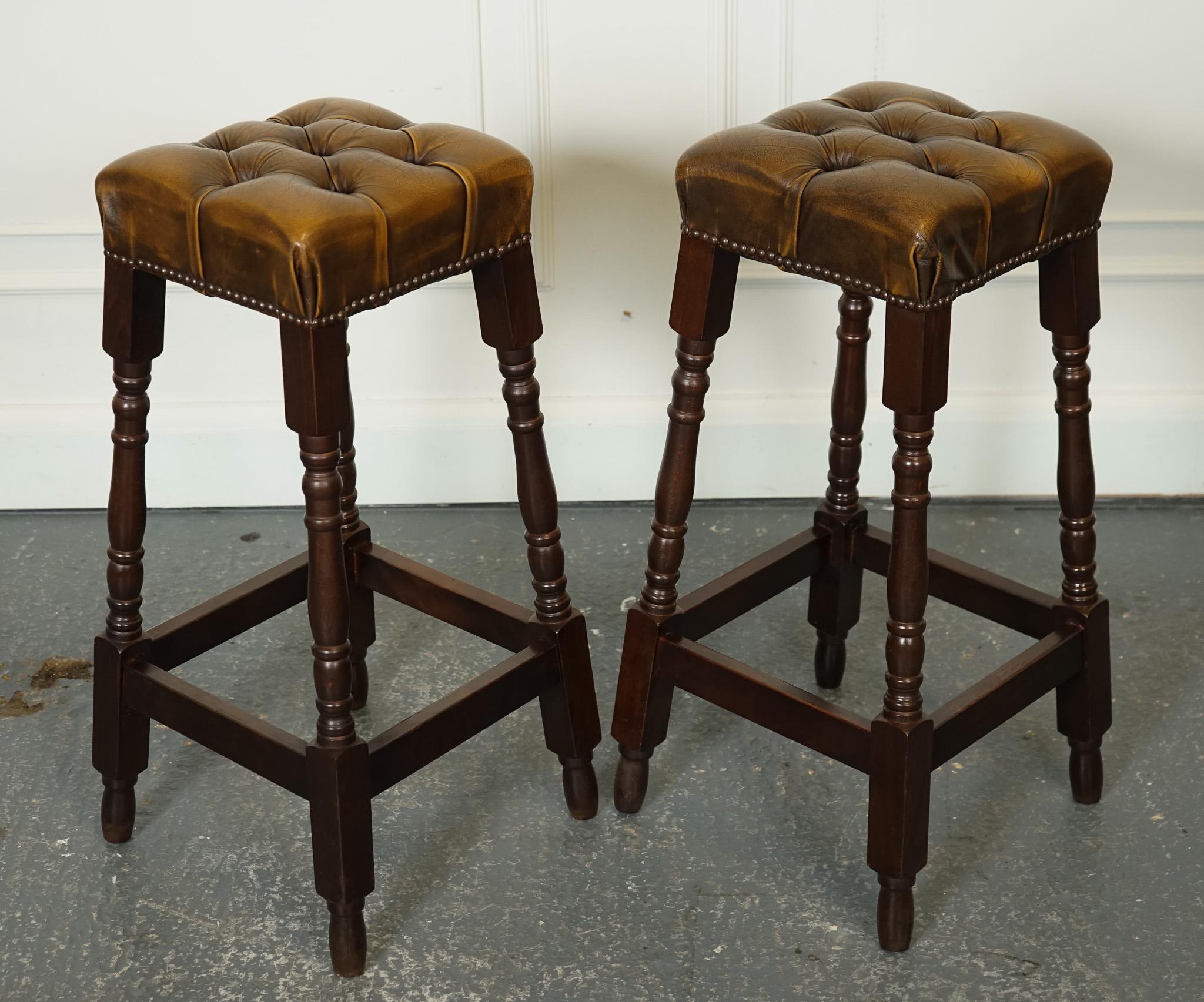 British SET OF FOUR BROWN LEATHER CHESTERFiELD BAR STOOLS J1