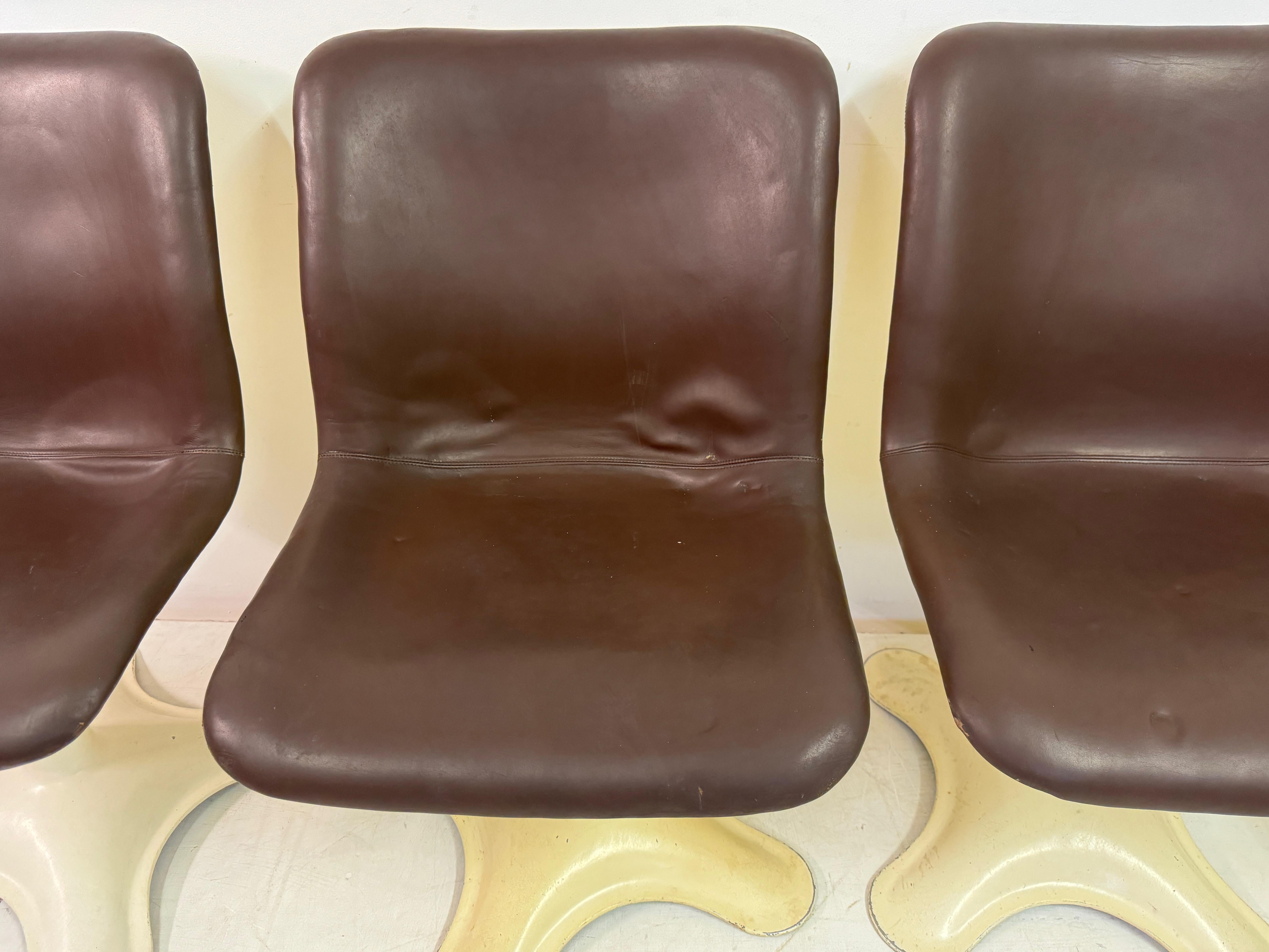 20ième siècle Ensemble de quatre chaises de salle à manger en cuir Brown par Yrjö Kukkapuro pour Haimi en vente