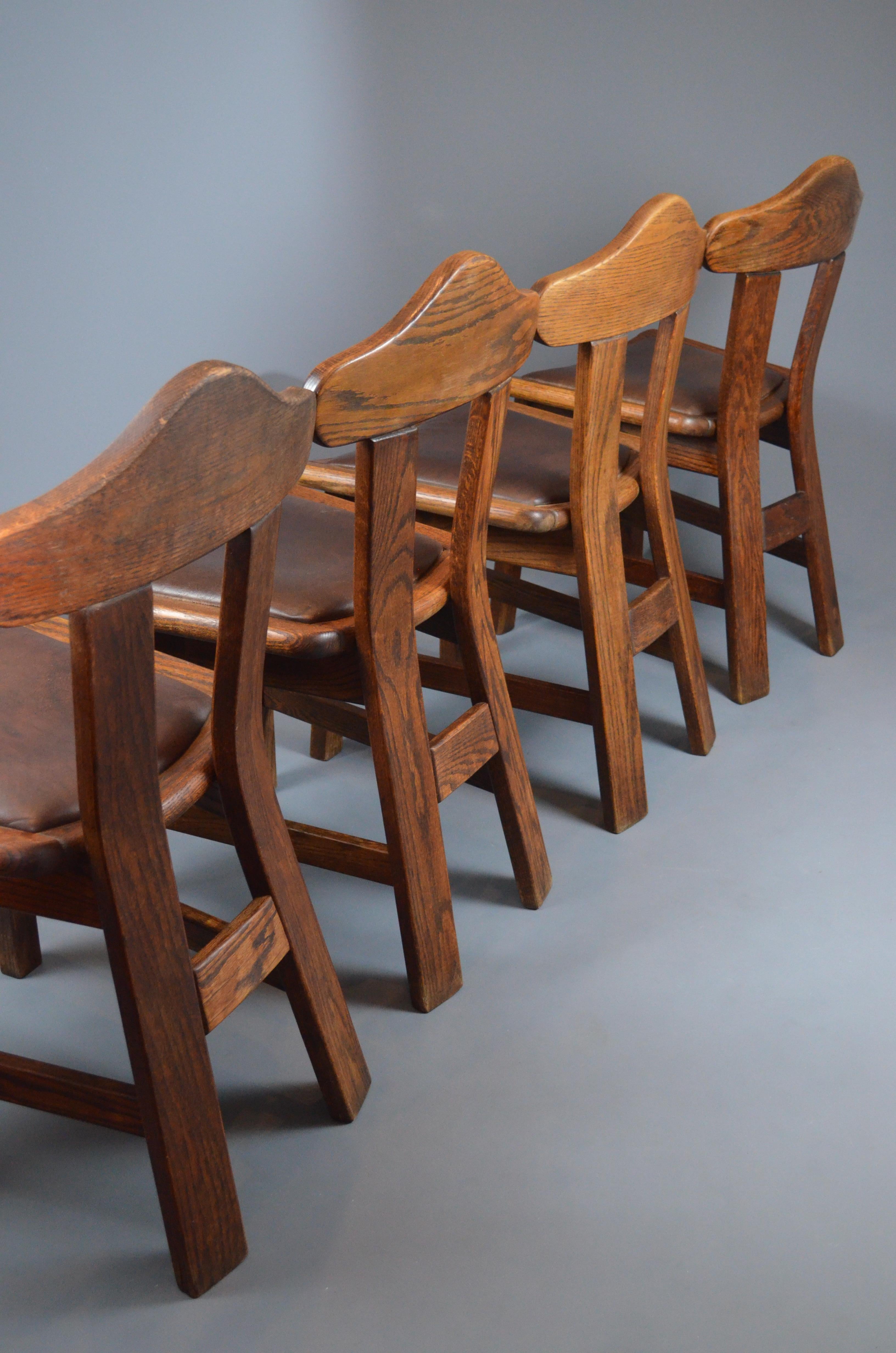 Set di quattro sedie da pranzo brutaliste in Oak, anni '60 In condizioni buone in vendita a Marinha Grande, PT