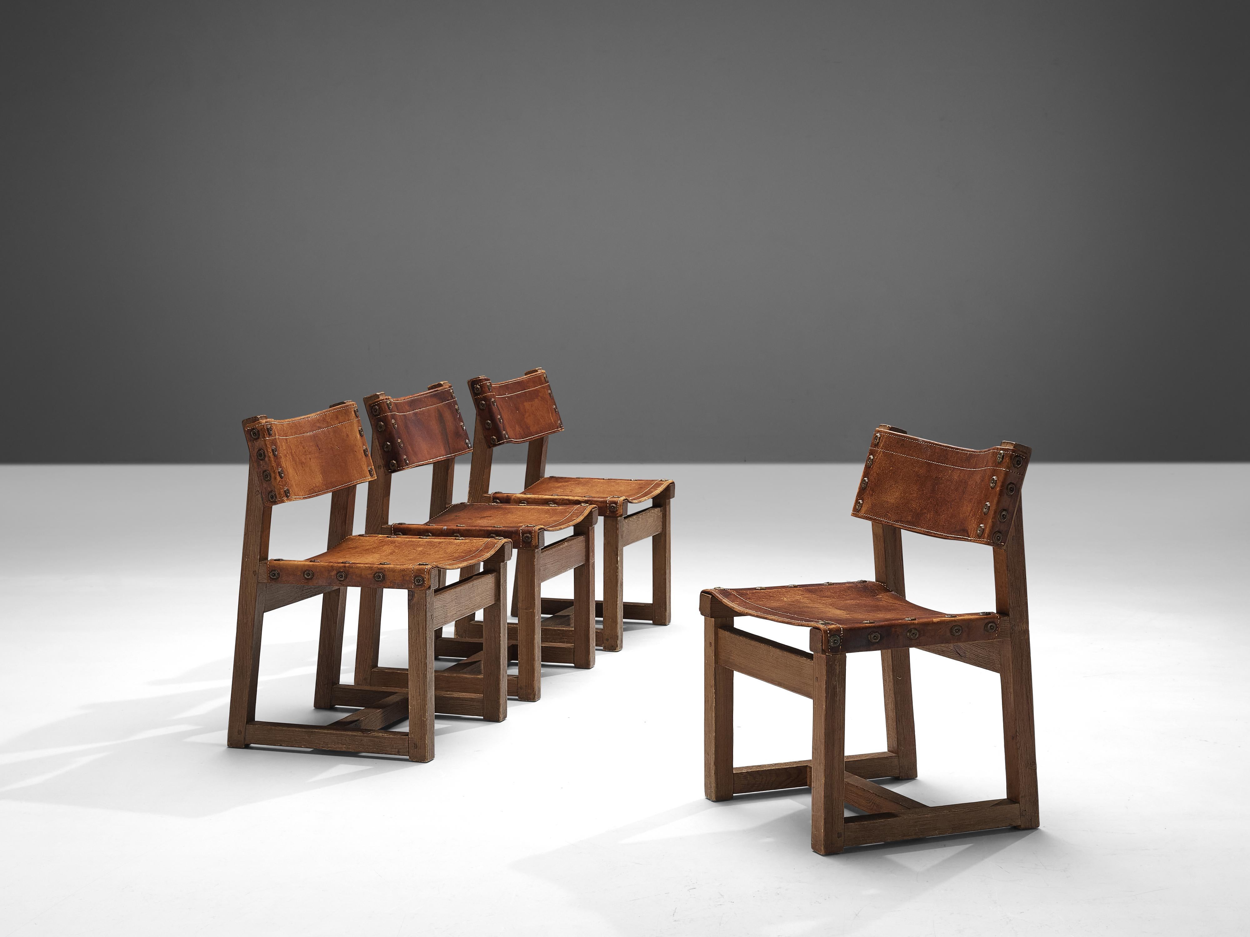 Biosca, set of four chairs, leather, pine, Spain, 1950s 

Sturdy chairs manufactured by the Spanish Biosca. These chairs are made of pine and have stunning, cognac leather seating. The chairs have a robust look, which is emphasized by decorative