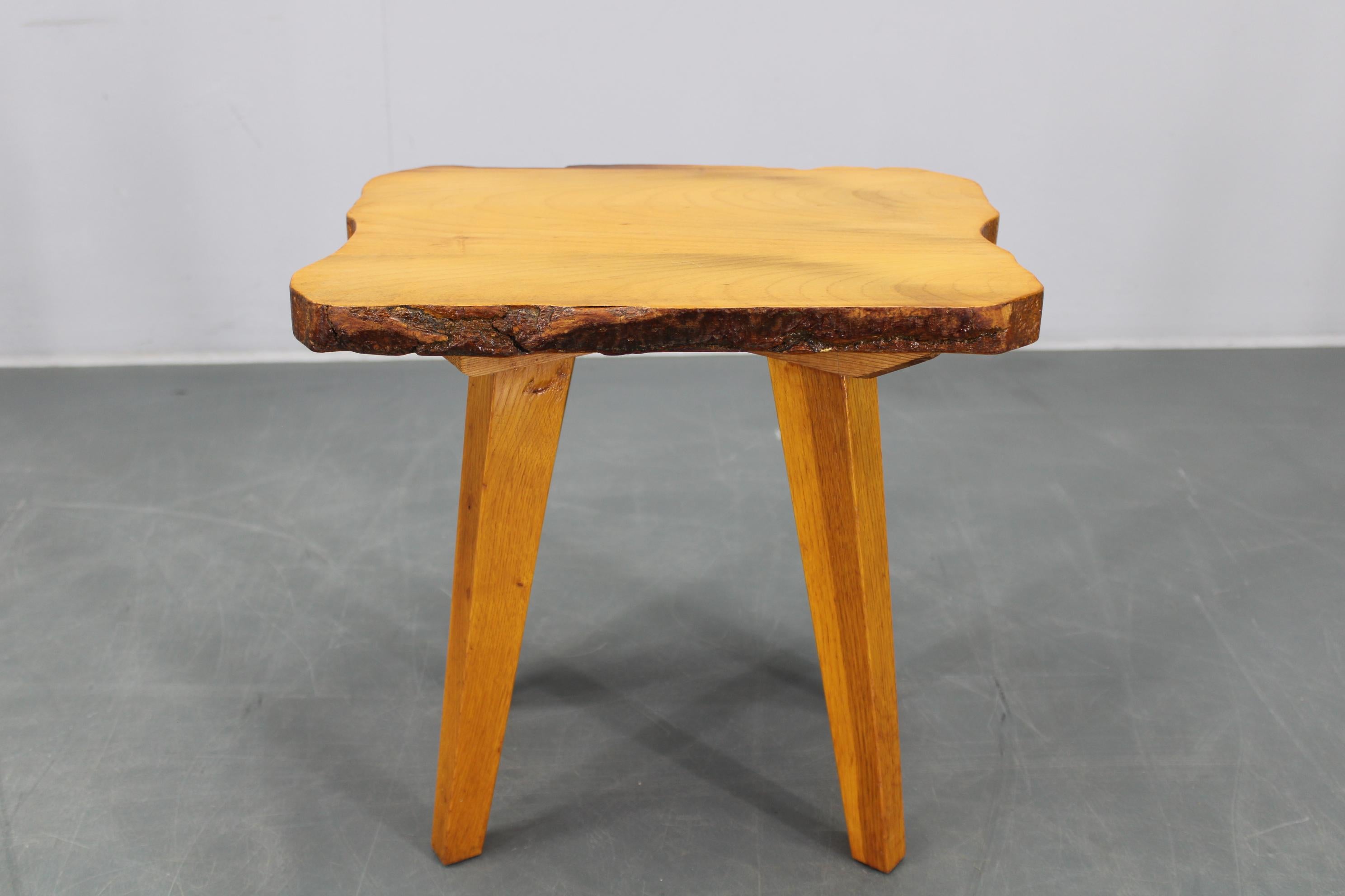 Ensemble de quatre tabourets brutalistes, Tchécoslovaquie, années 1950 en vente 3