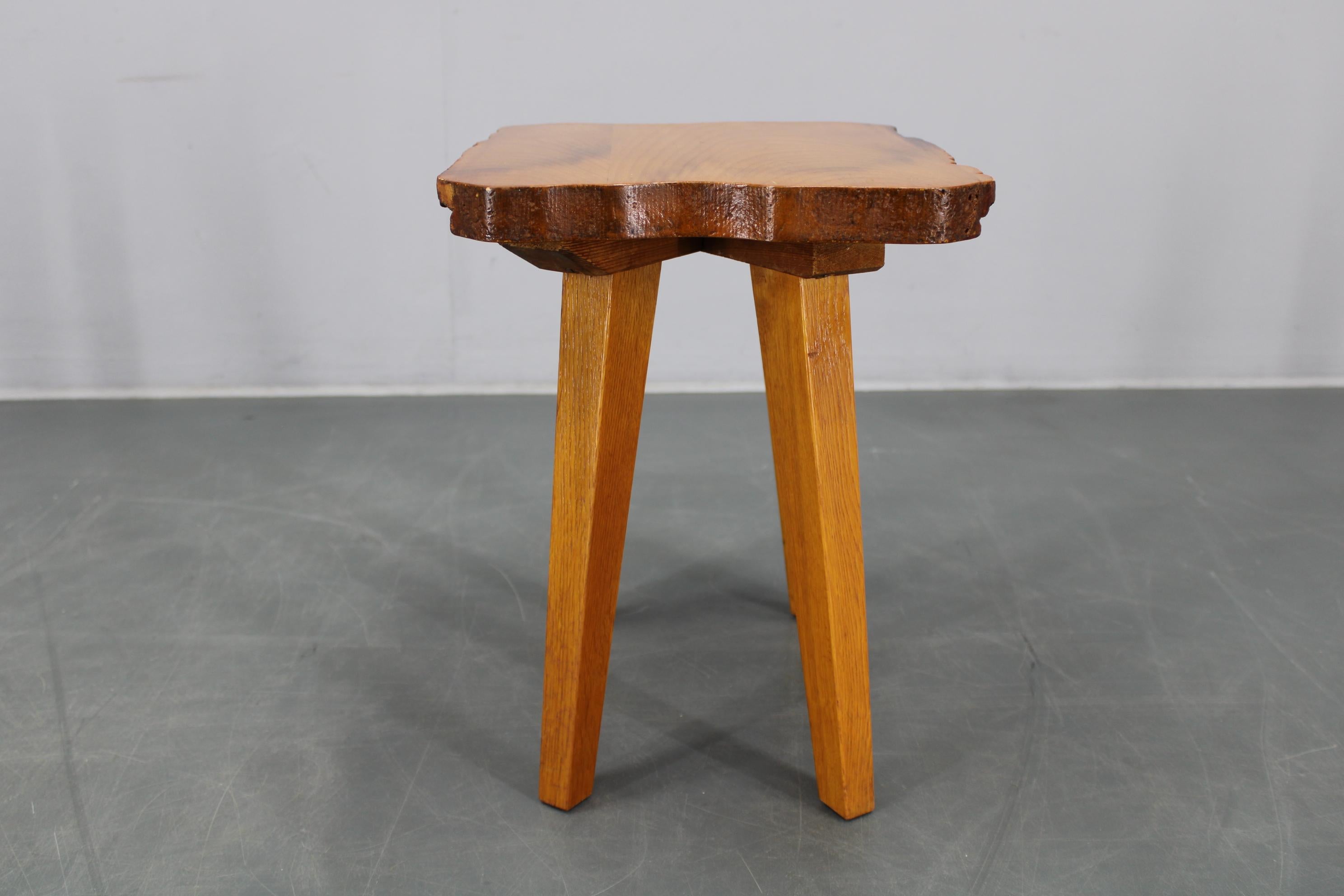Ensemble de quatre tabourets brutalistes, Tchécoslovaquie, années 1950 en vente 4