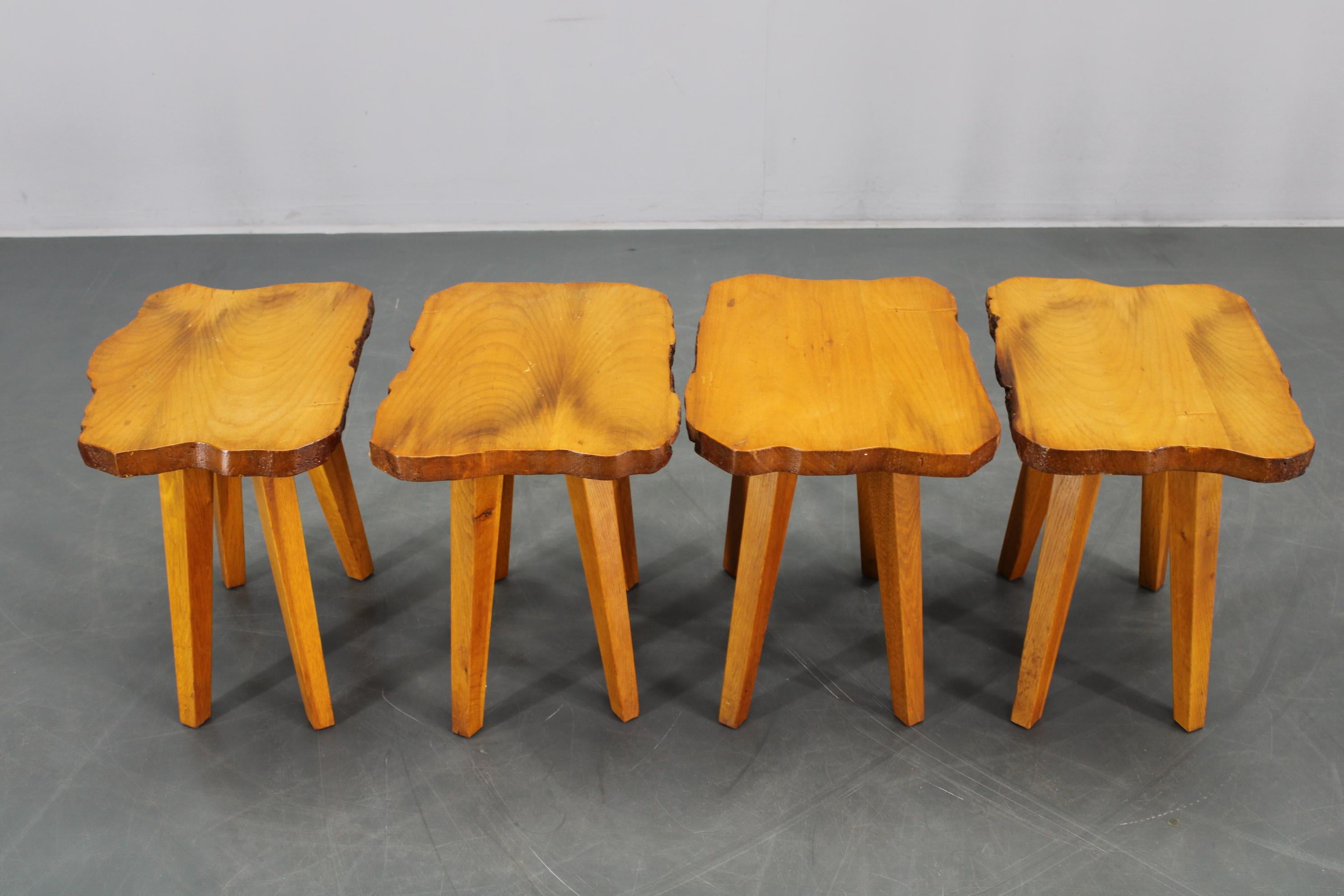 Mid-Century Modern Ensemble de quatre tabourets brutalistes, Tchécoslovaquie, années 1950 en vente