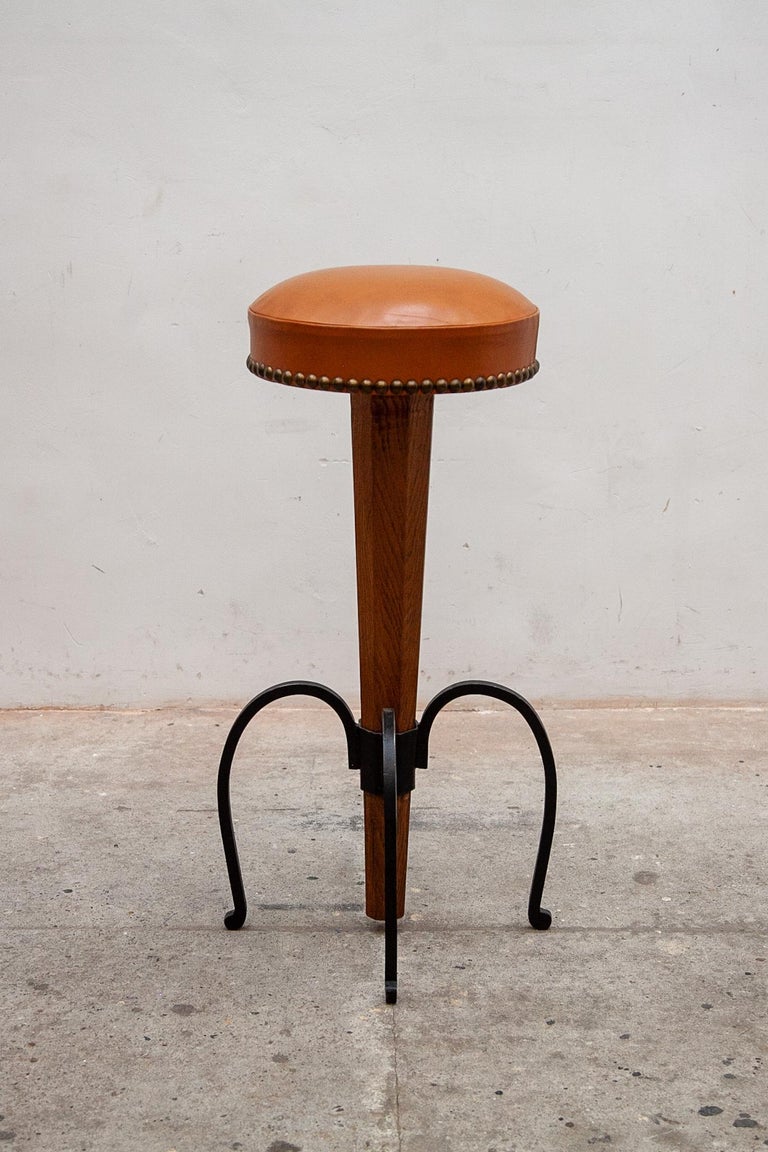 French Set of four Brutalist Stools Wrought Iron, Round Camel Leather Seats For Sale