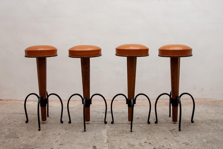 Set of four Brutalist Stools Wrought Iron, Round Camel Leather Seats For Sale 1
