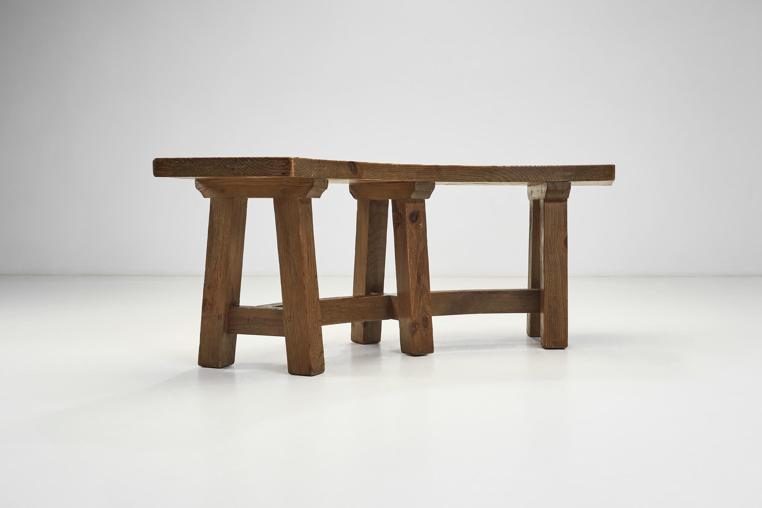 Conjunto de cuatro bancos de madera brutalistas, Francia Años 60 en venta 9