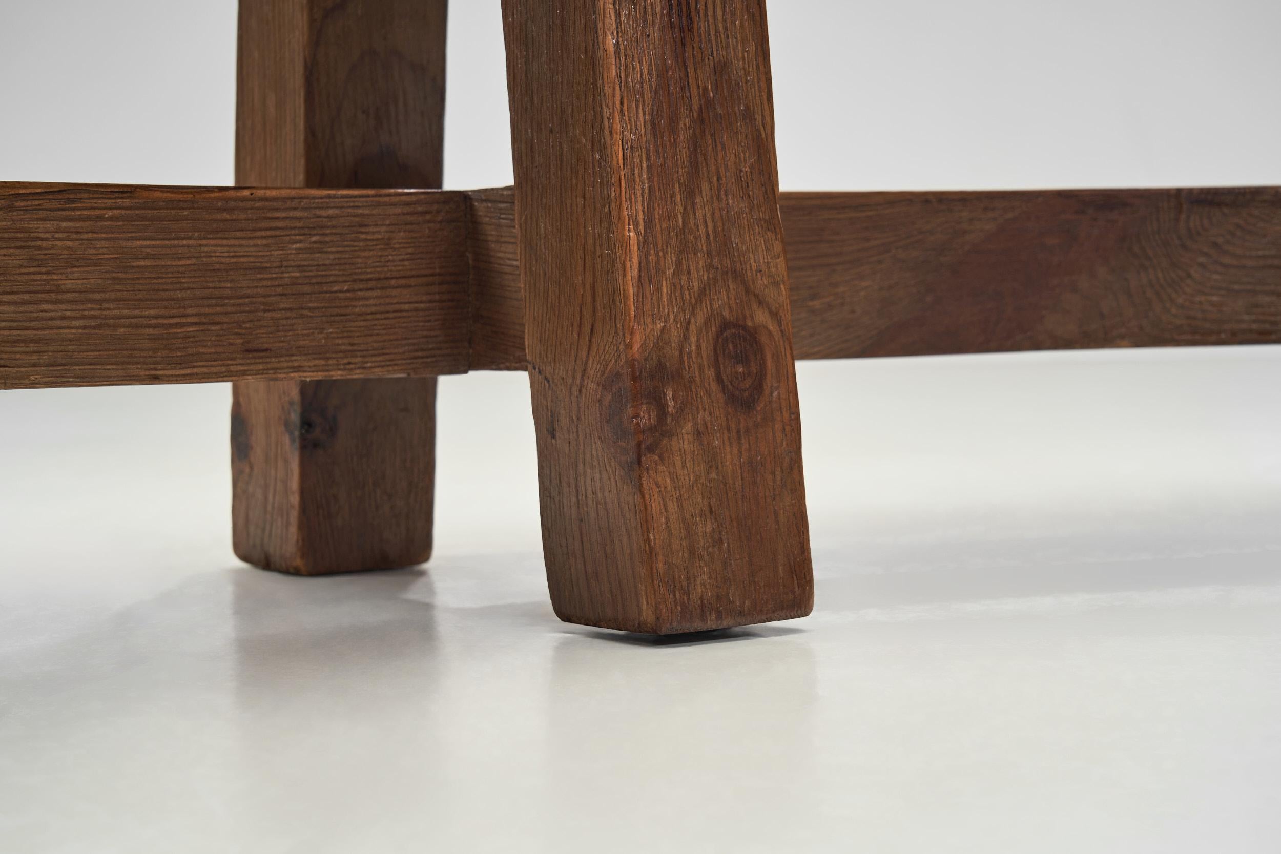 Conjunto de cuatro bancos de madera brutalistas, Francia Años 60 en venta 11