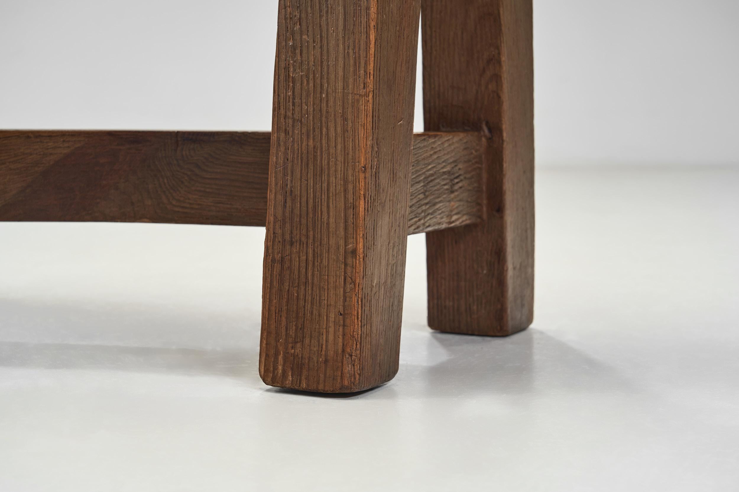 Conjunto de cuatro bancos de madera brutalistas, Francia Años 60 en venta 12