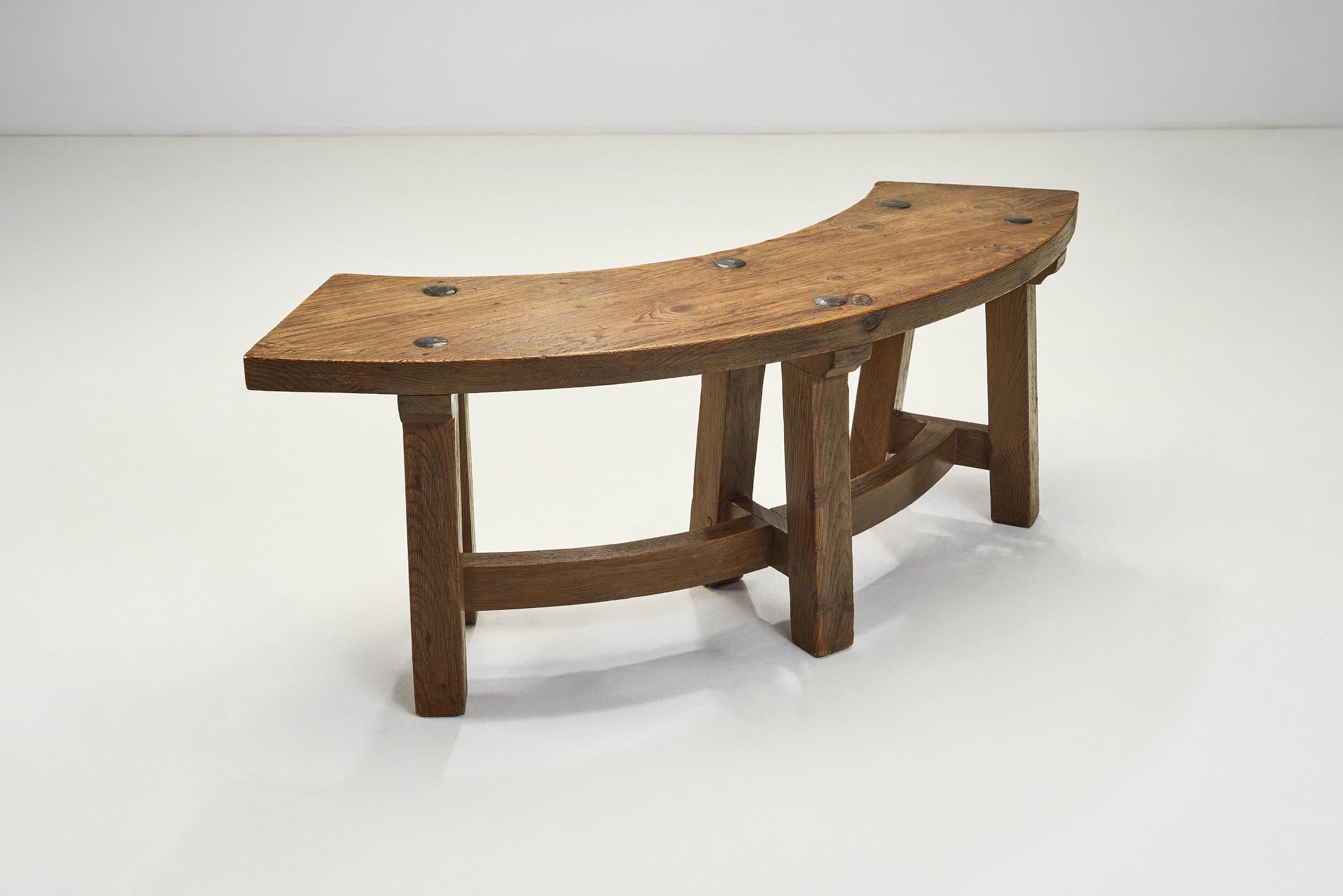Conjunto de cuatro bancos de madera brutalistas, Francia Años 60 Madera en venta
