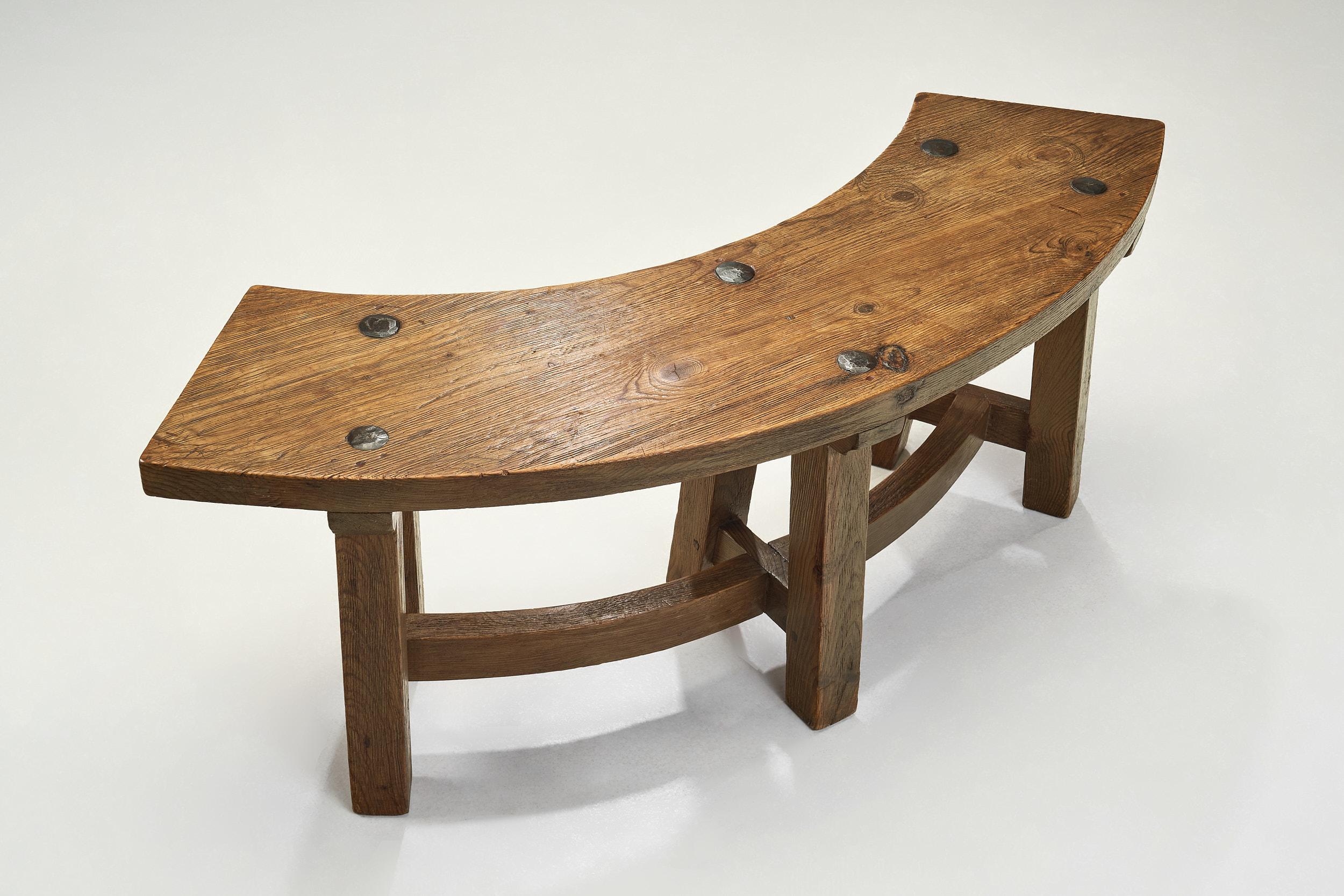 Conjunto de cuatro bancos de madera brutalistas, Francia Años 60 en venta 1