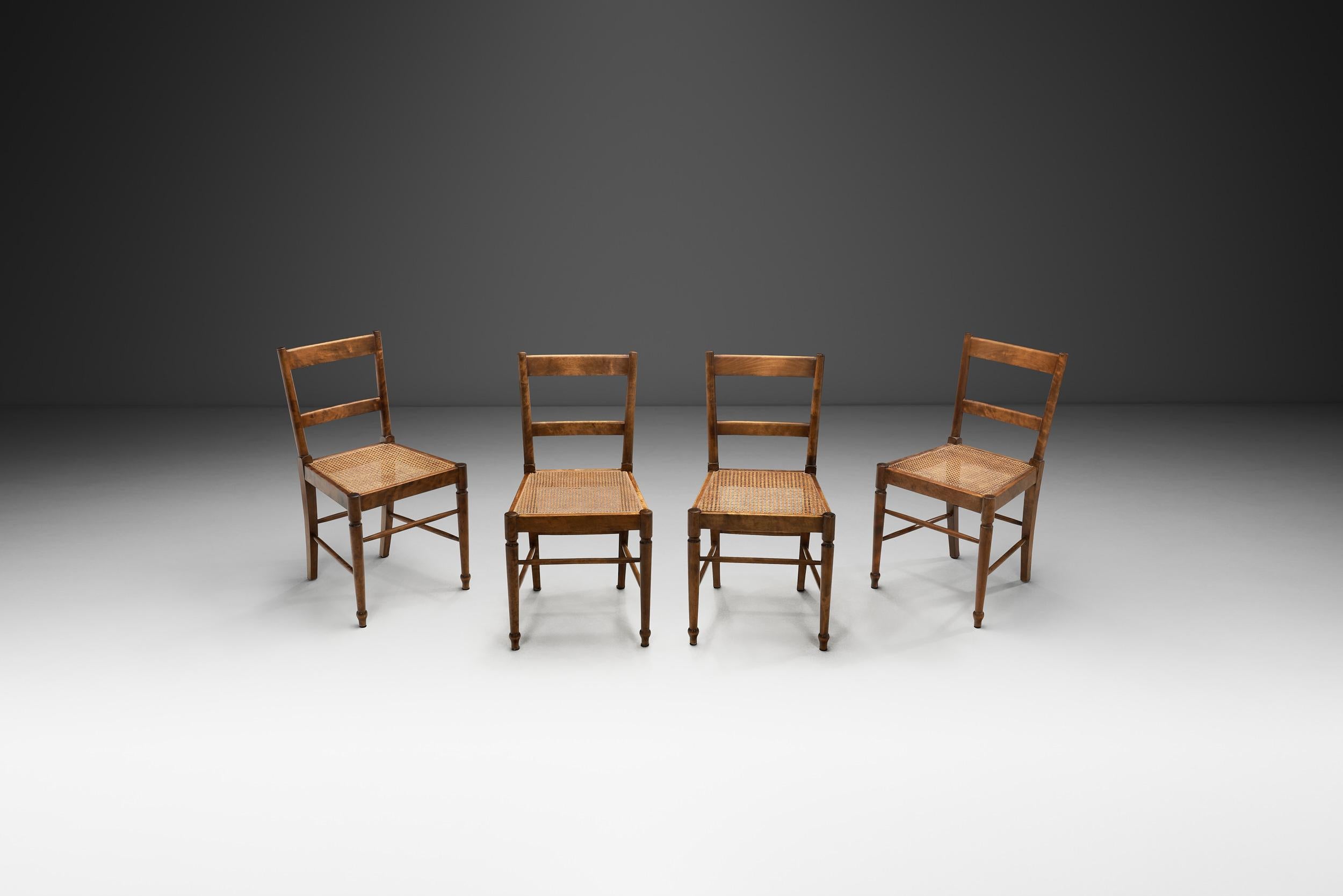 Svedese Set di quattro sedie da pranzo 