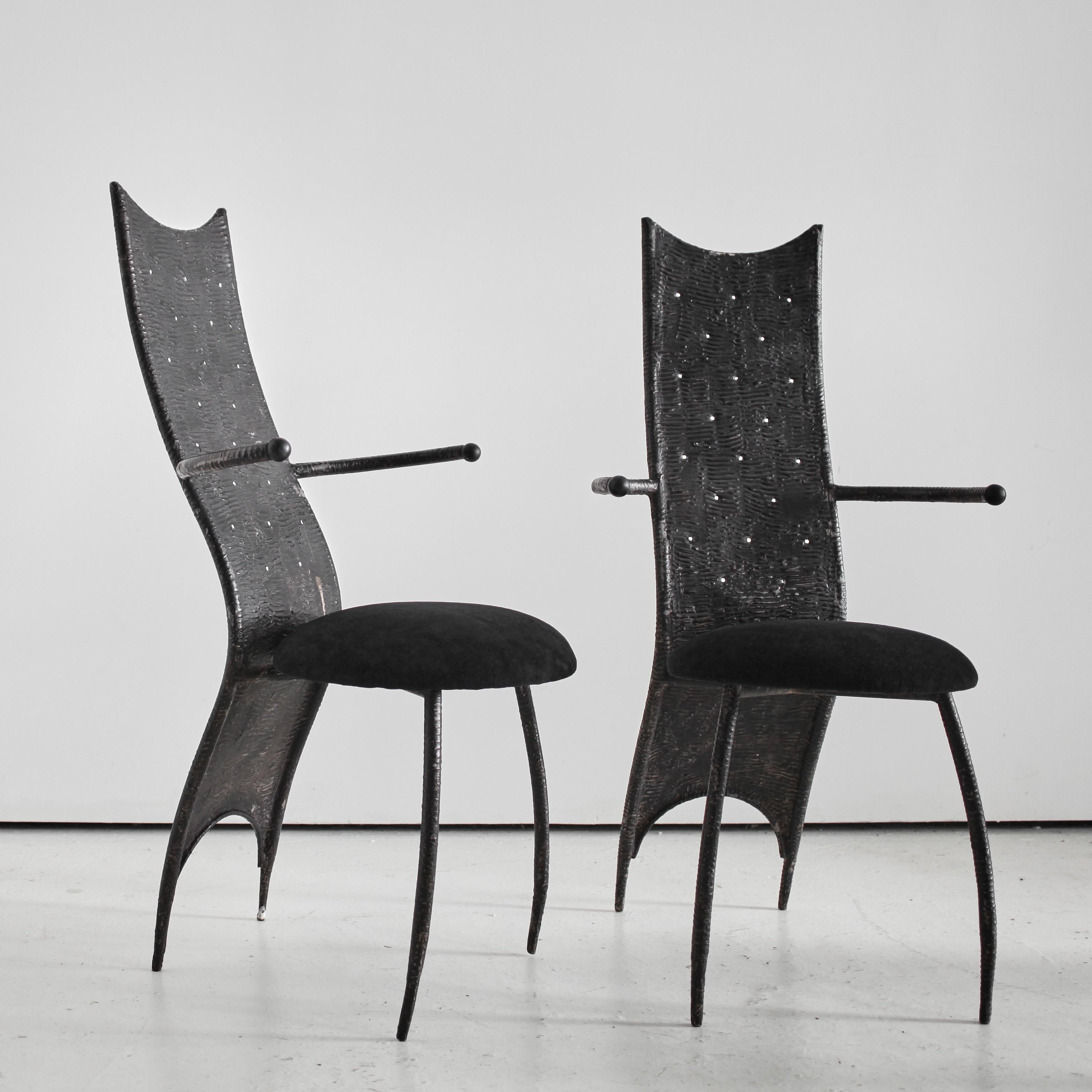 Set di quattro sedie da pranzo/trono francesi degli anni '70 A.I.C. in vendita 5