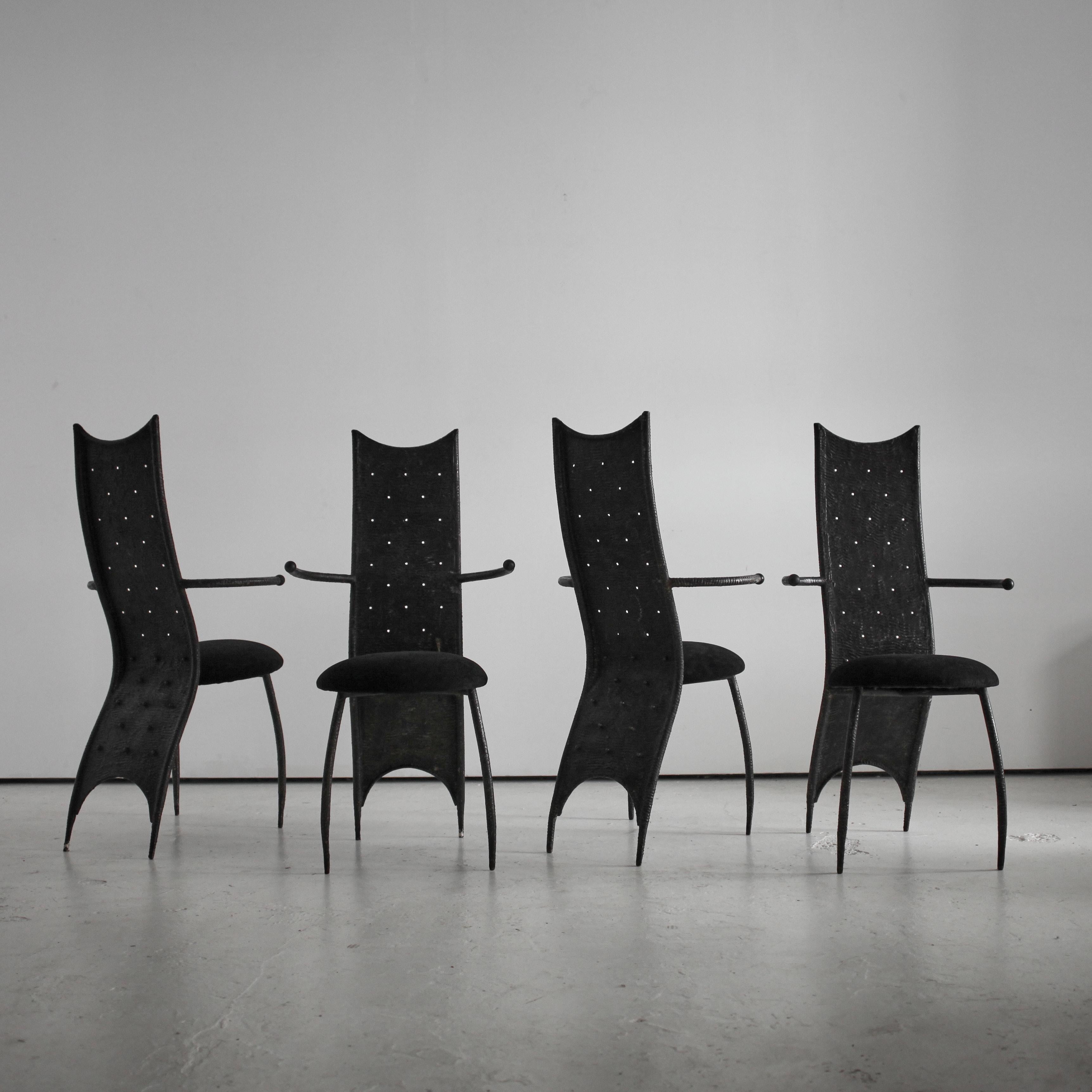 Metallo Set di quattro sedie da pranzo/trono francesi degli anni '70 A.I.C. in vendita