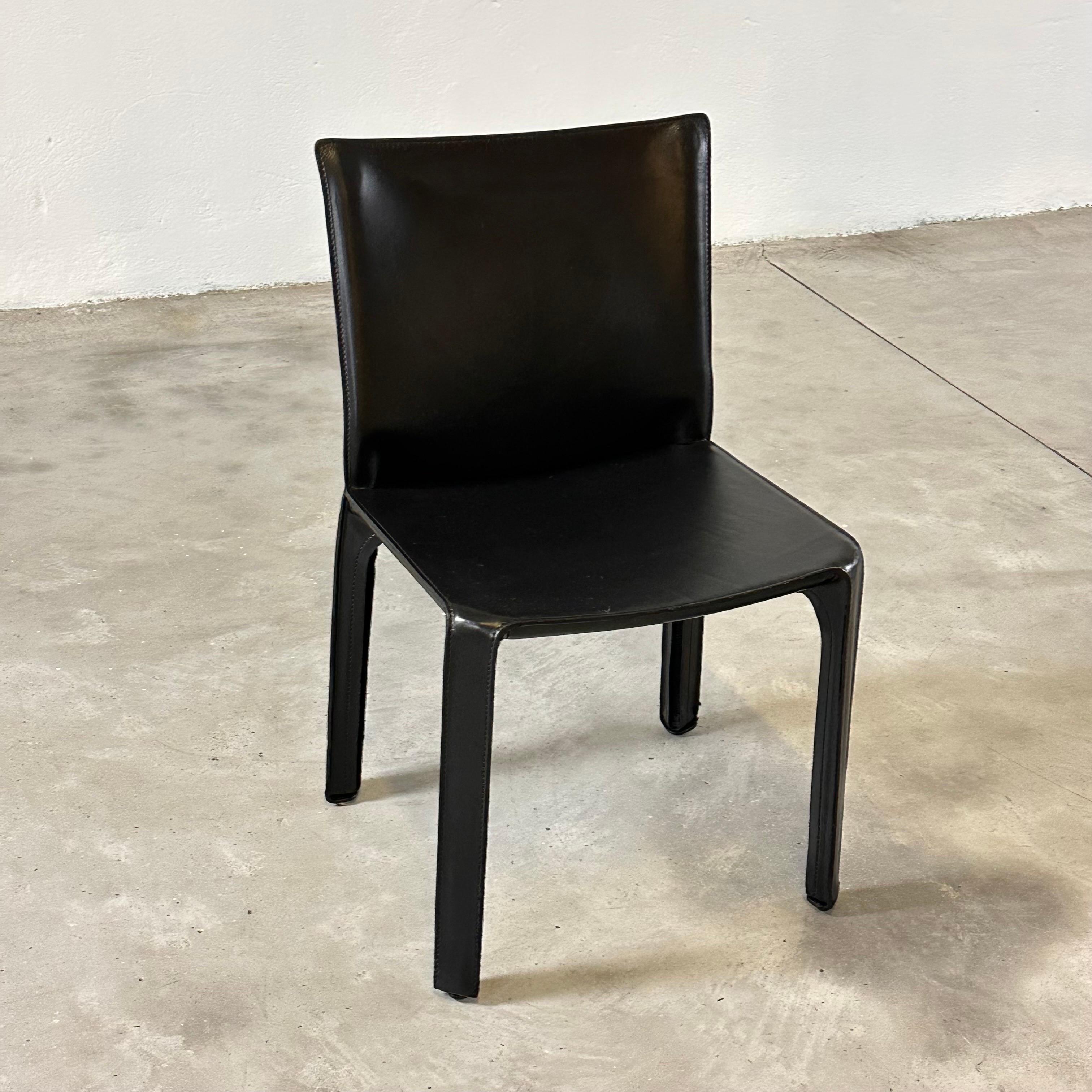 Satz von vier CAB 412 Stühlen von Mario Bellini für Cassina aus schwarzem Leder, 1970er Jahre im Zustand „Gut“ im Angebot in Brescia , Brescia