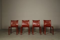 Ensemble de quatre chaises CAB 412 de Mario Bellini, en cuir rouge, Italie