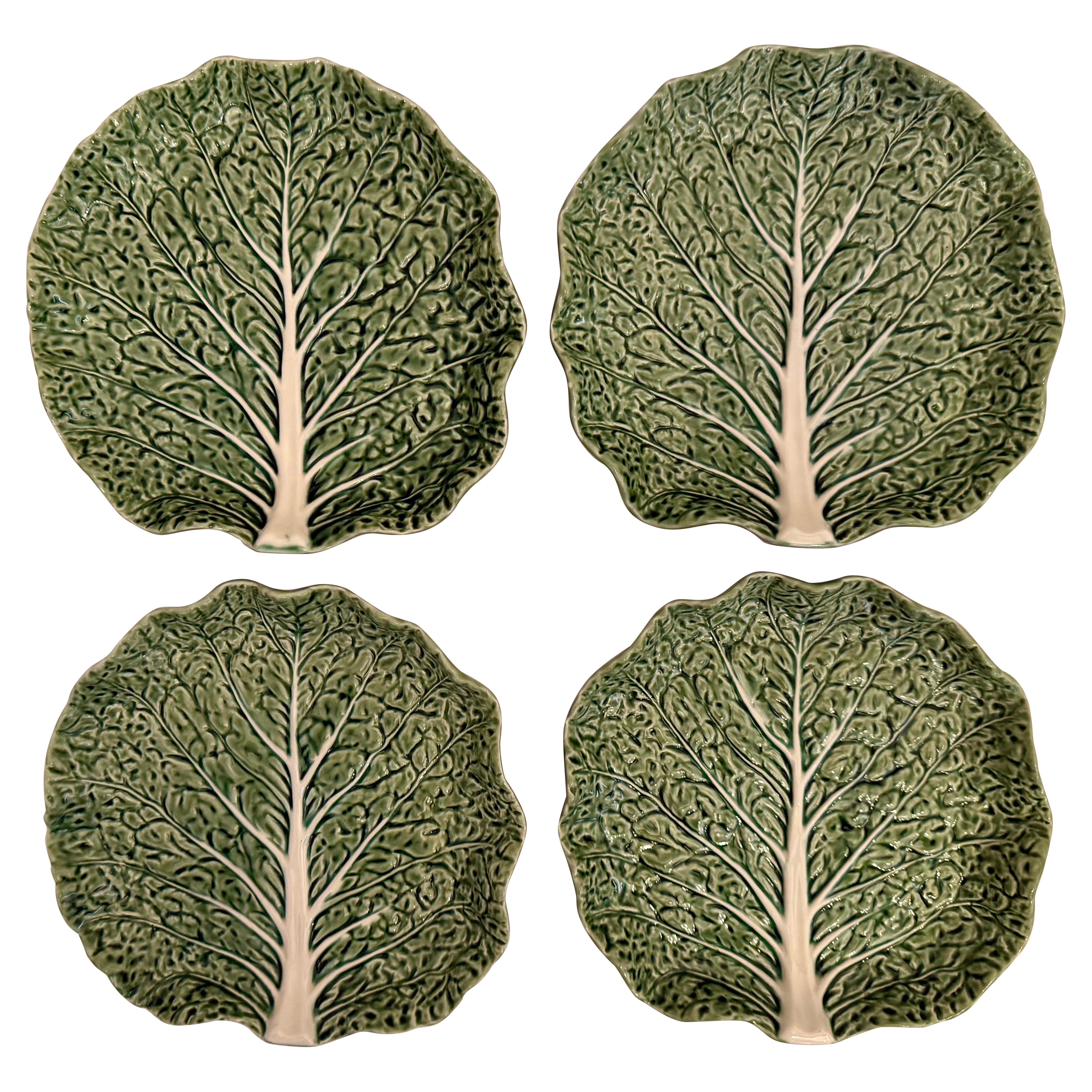 Ensemble de quatre assiettes ou bols à motif de chou
