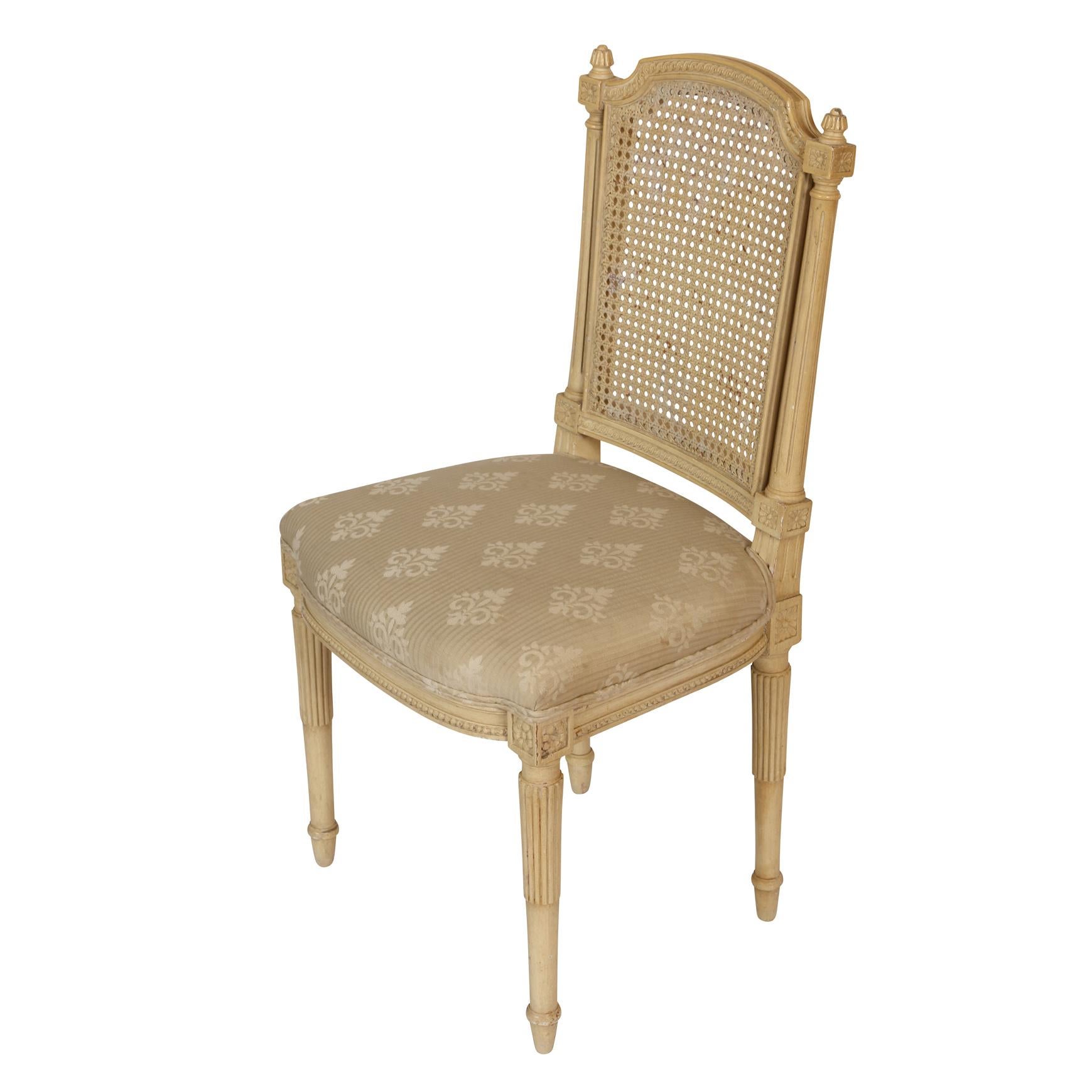 Set of Four Caned Back Dining Chairs with Upholstered Seats im Zustand „Gut“ im Angebot in Locust Valley, NY