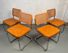 Ensemble de quatre chaises de salle à manger en rotin en porte-à-faux par Chromcraft