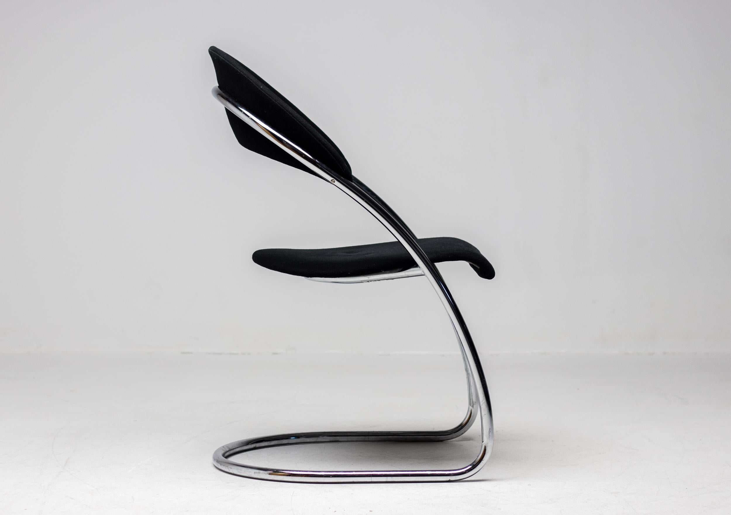 Dieses schwer zu findende Set von 4 Thonet Stühlen, Modell ST 14, repräsentiert die modernistische Idee des Bauhauses auf elegante Weise. Hans Luckhardt entwarf 1931 für DESTA Berlin, später Thonet, diesen sehr eleganten, aber nicht einfach zu