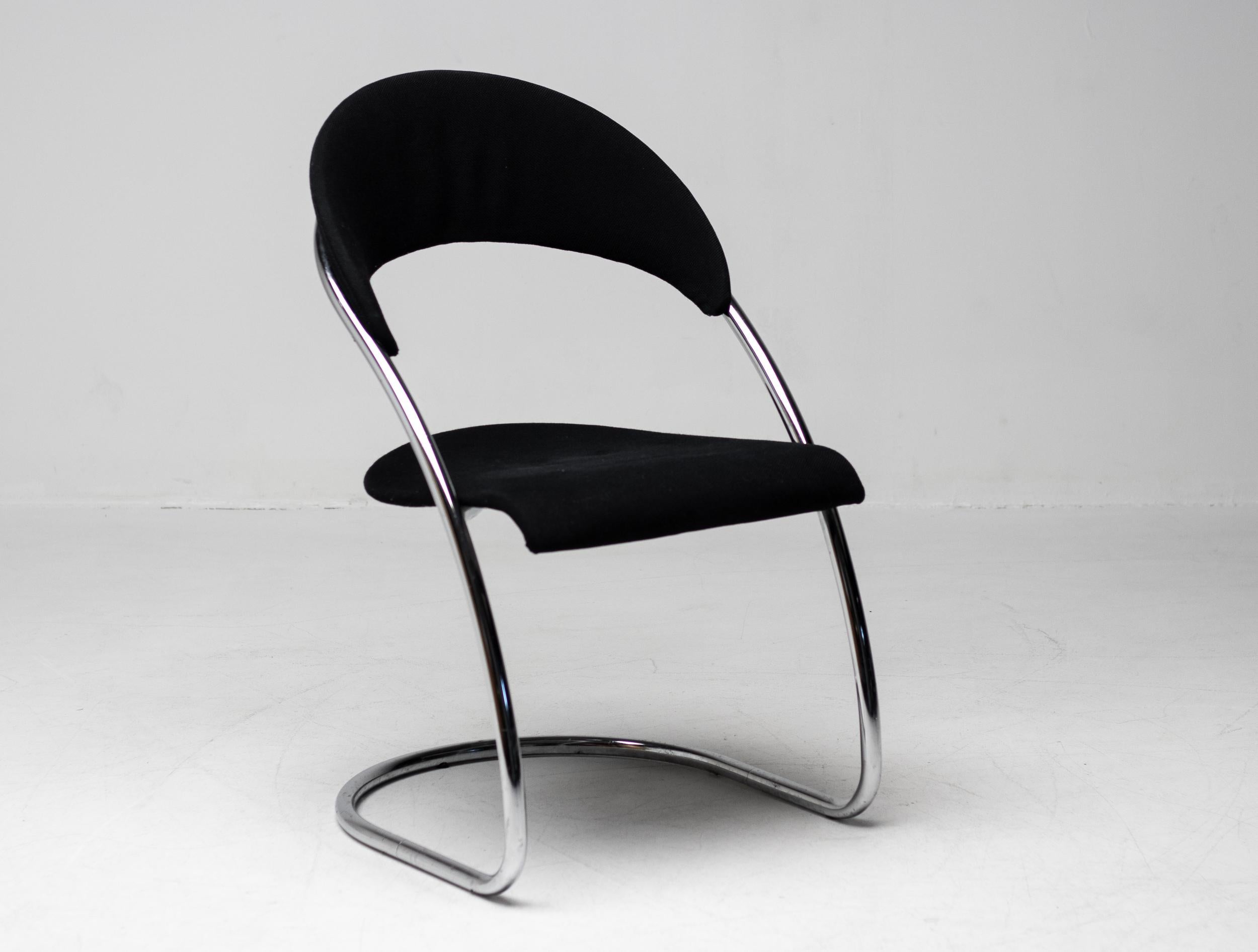 20ième siècle Ensemble de quatre chaises en porte-à-faux Thonet Bauhaus Modèle ST14 de Hans Luckhardt en vente