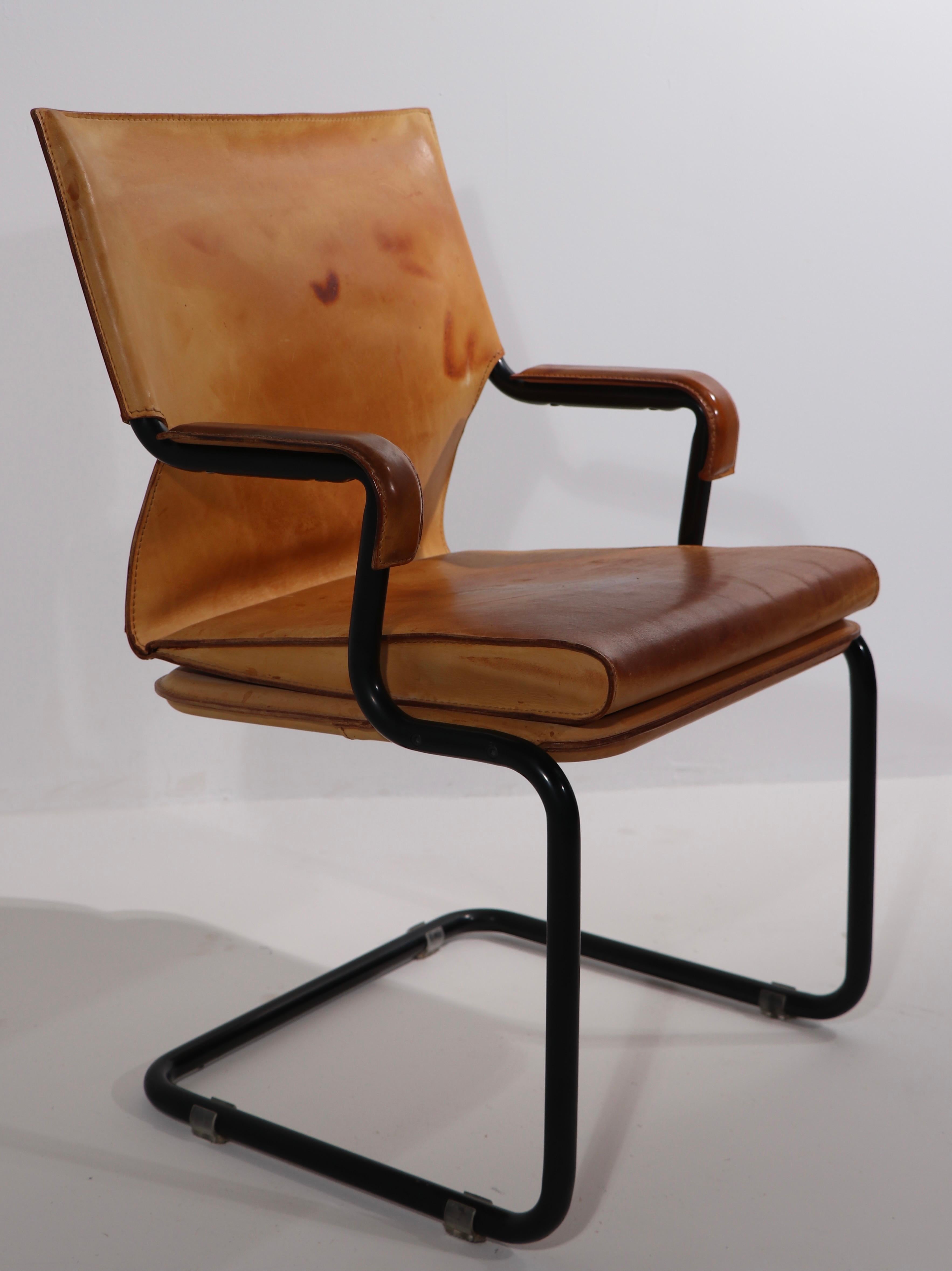 Set of Four Cantilevered Uno Chairs in Brown Leather by Marcatre In Good Condition In New York, NY