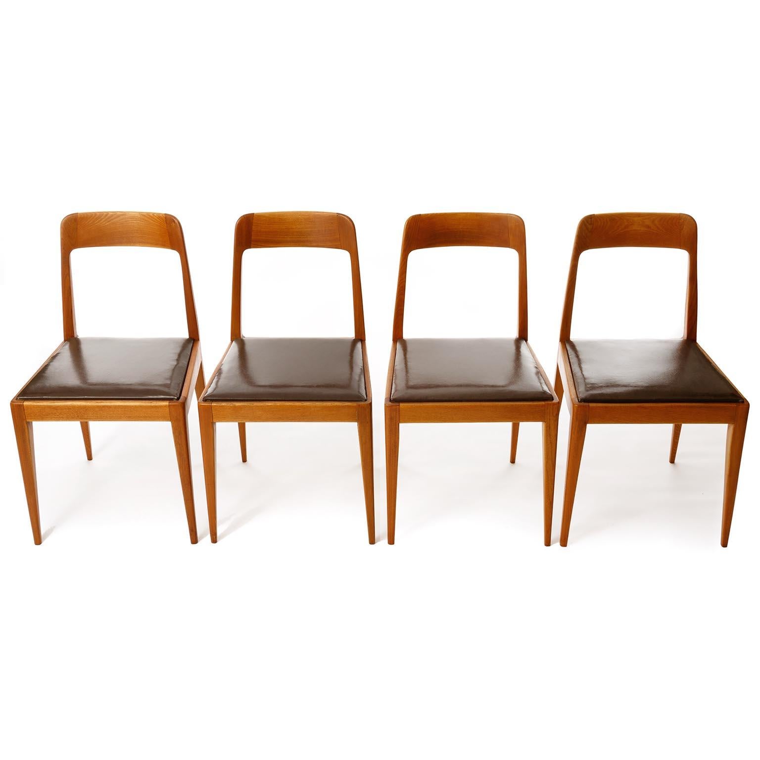 A rare set of four dining room or side chairs model 'A7' by Carl Auböck, Vienna, Austria, manufactured in midcentury, circa 1950.
The chairs are made of warm toned and oiled wood. The wood type is probably elm, oak or esh (they are all very