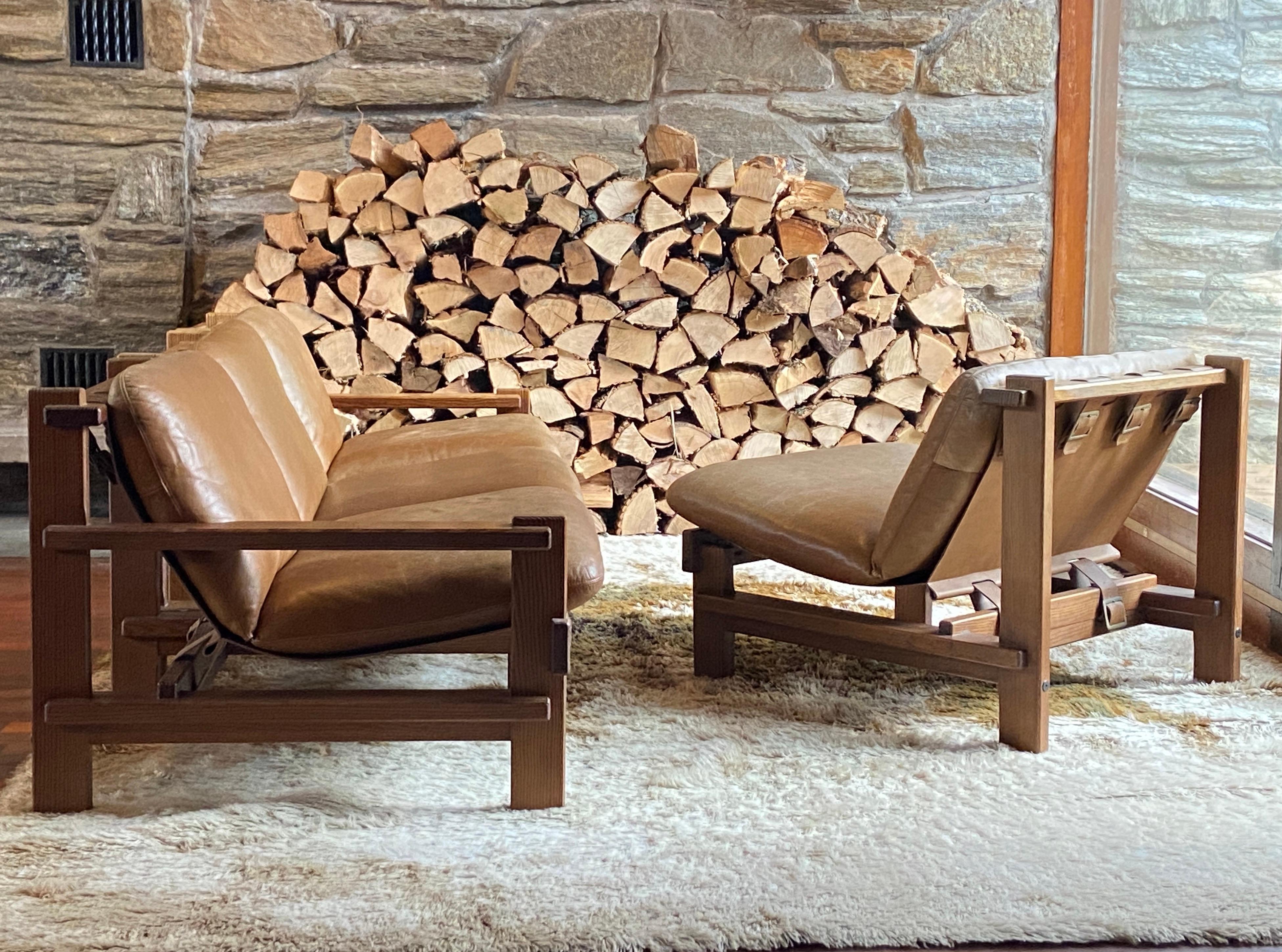 Brutalisme Ensemble de quatre chaises longues en pin brutaliste et cuir Carl Straub - canapé sectionnel en vente