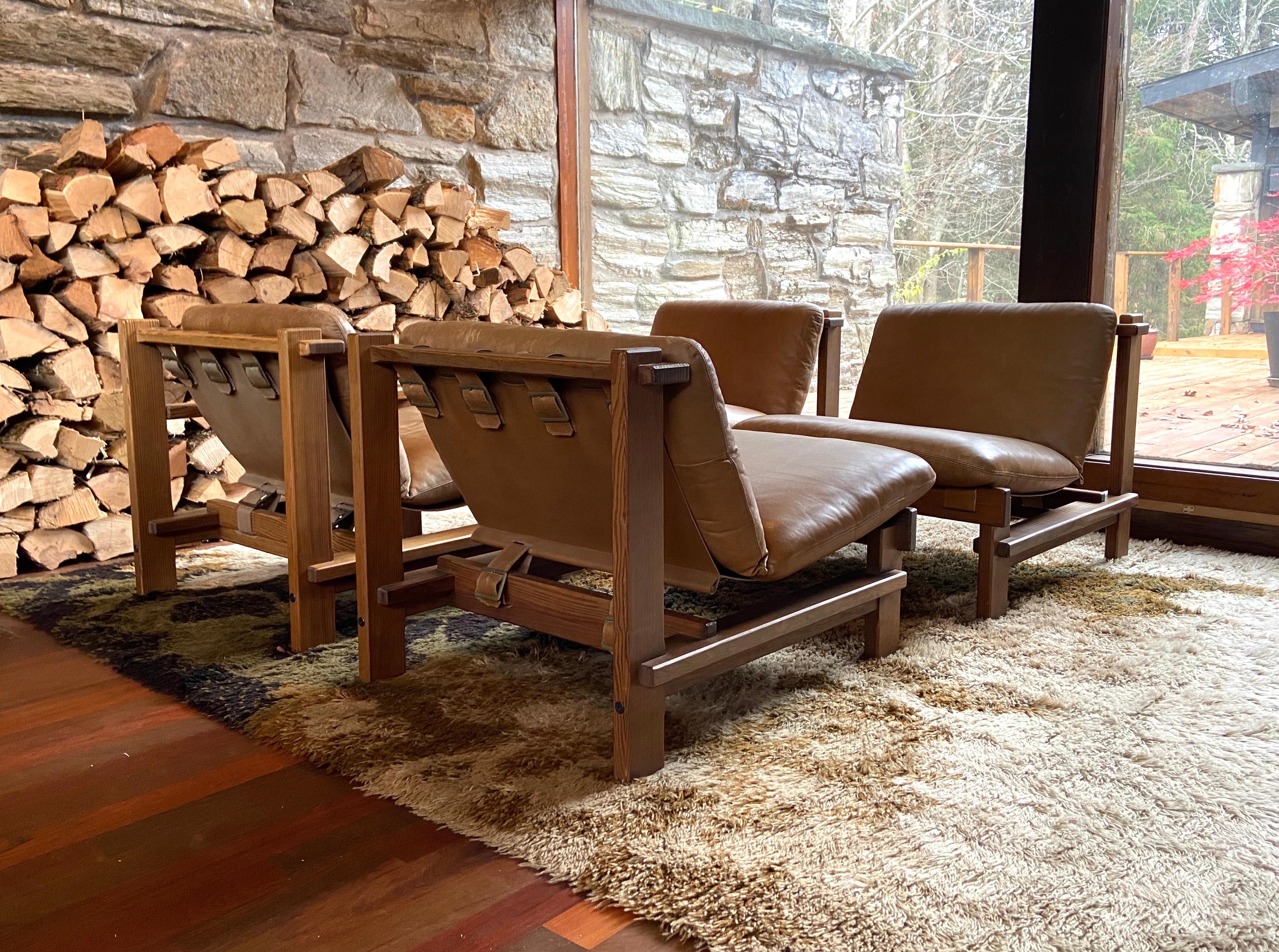 Fin du 20e siècle Ensemble de quatre chaises longues en pin brutaliste et cuir Carl Straub - canapé sectionnel en vente