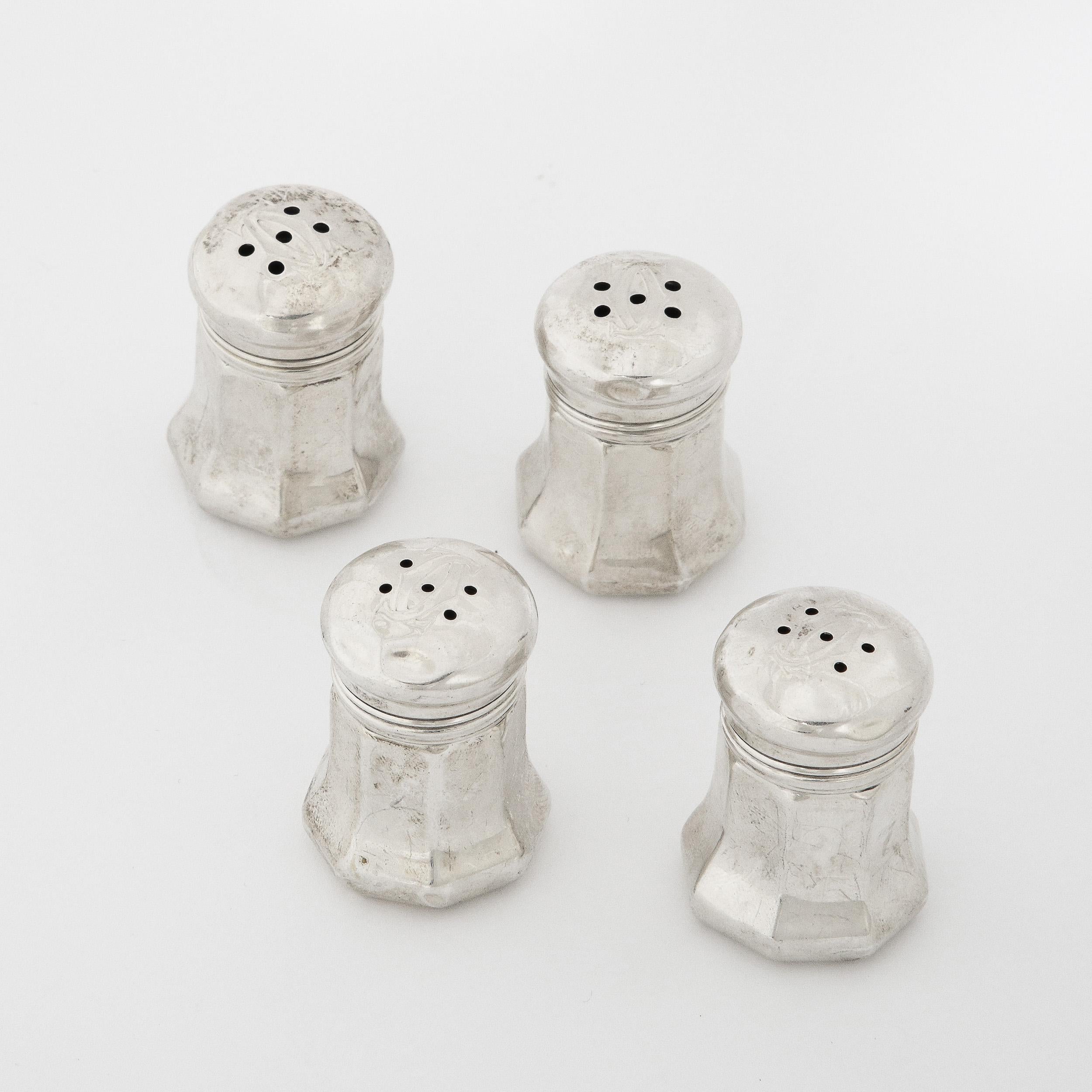 Set of Four Cartier Art Deco Sterling Silver Salt Shakers France, 20th Century  For Sale 5
