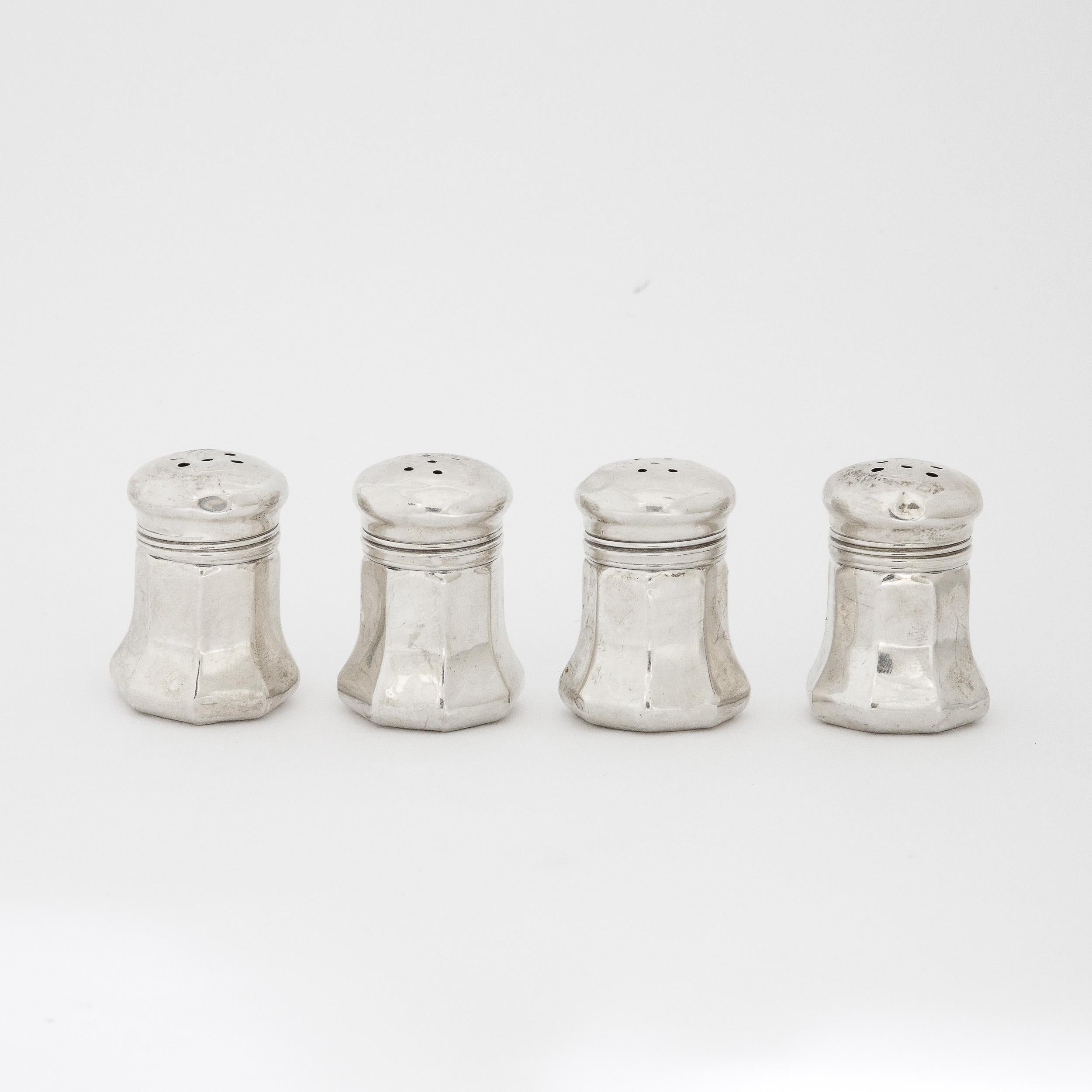 French Set of Four Cartier Art Deco Sterling Silver Salt Shakers France, 20th Century  For Sale