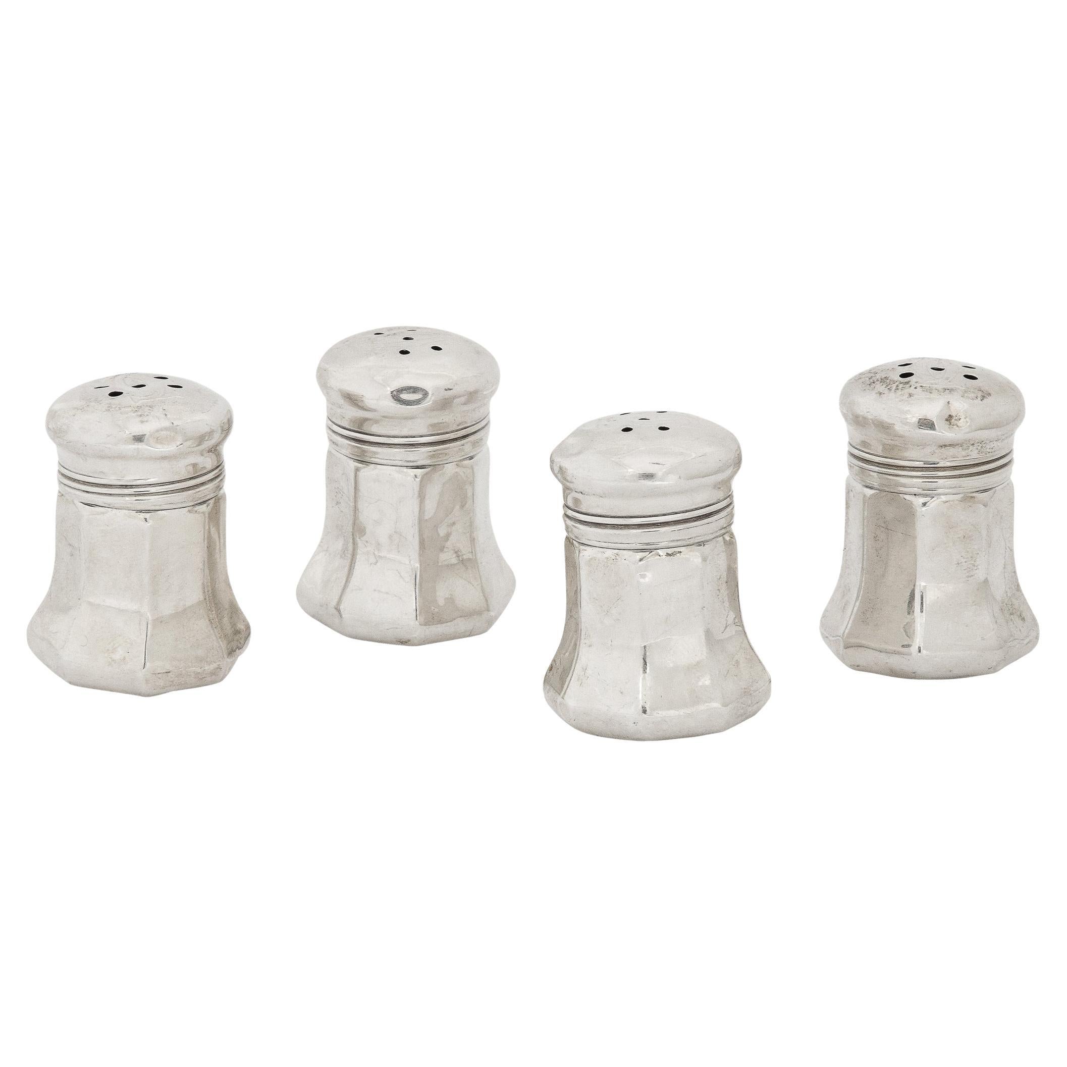 Set of Four Cartier Art Deco Sterling Silver Salt Shakers France, 20th Century 