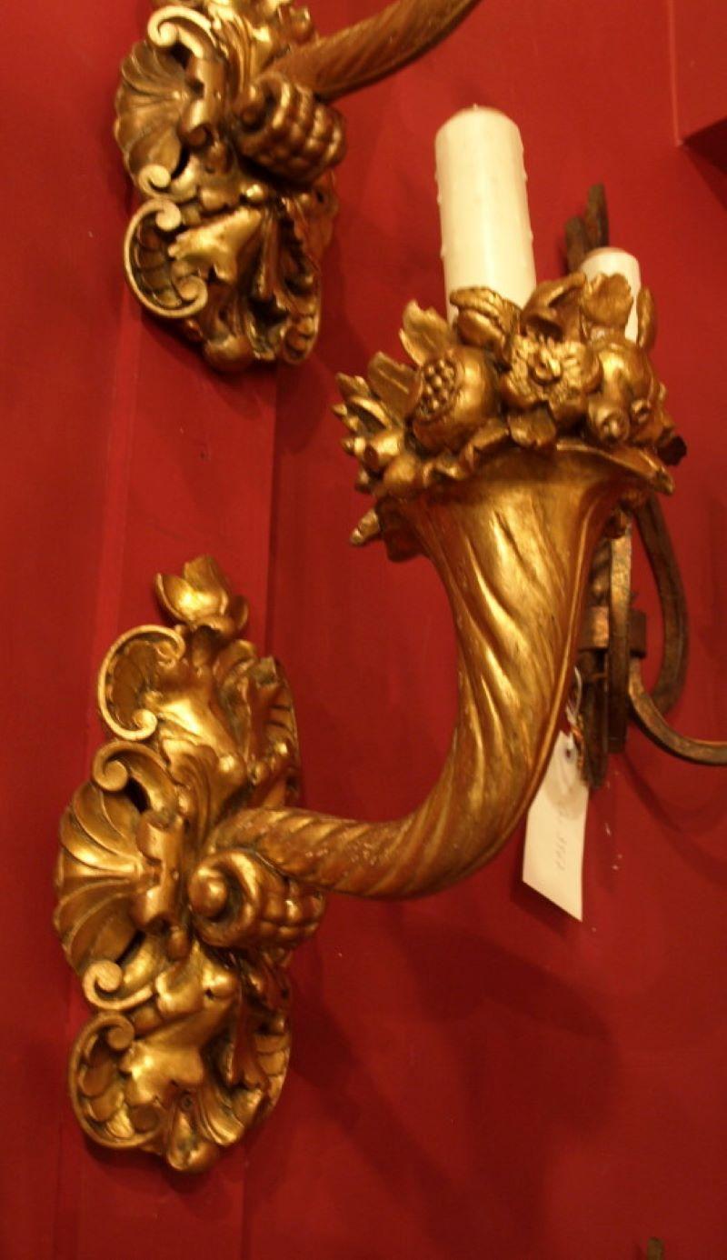 Hand-Carved Set of Four Carved & Gilt Wood Wall Sconces For Sale