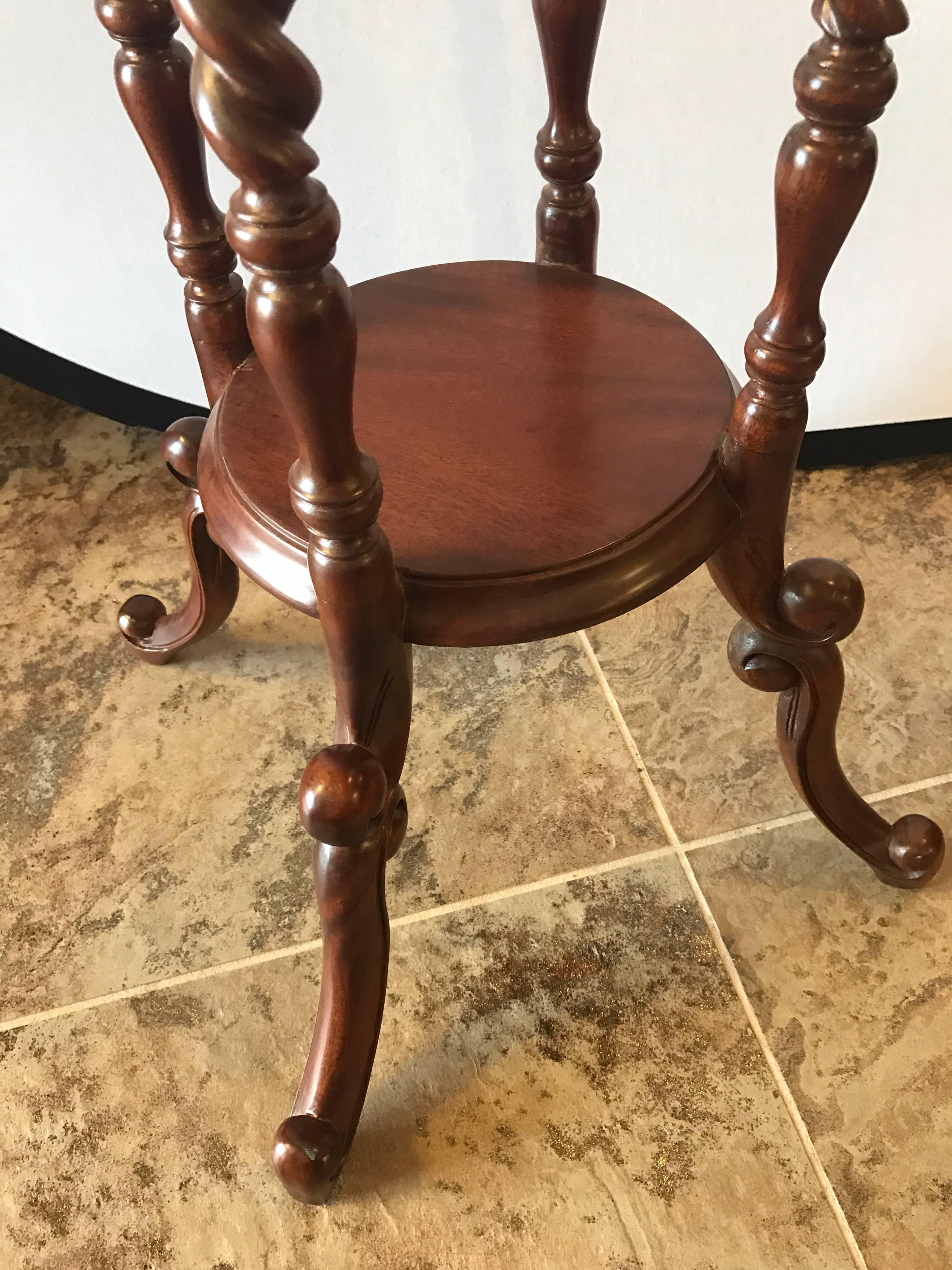 Set of Four Carved Mahogany Plant Fern Pedestal Stands In Excellent Condition In West Hartford, CT