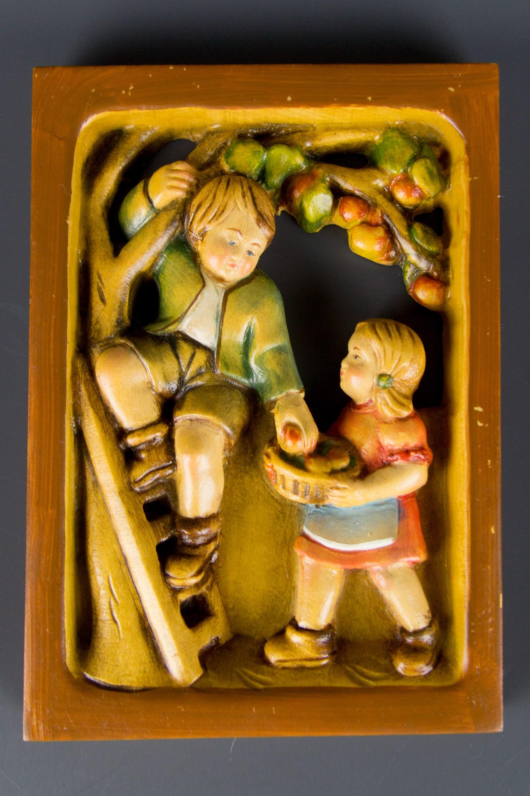 Ensemble de quatre tableaux en bois sculpté « Four Seasons » Bon état - En vente à Barntrup, DE
