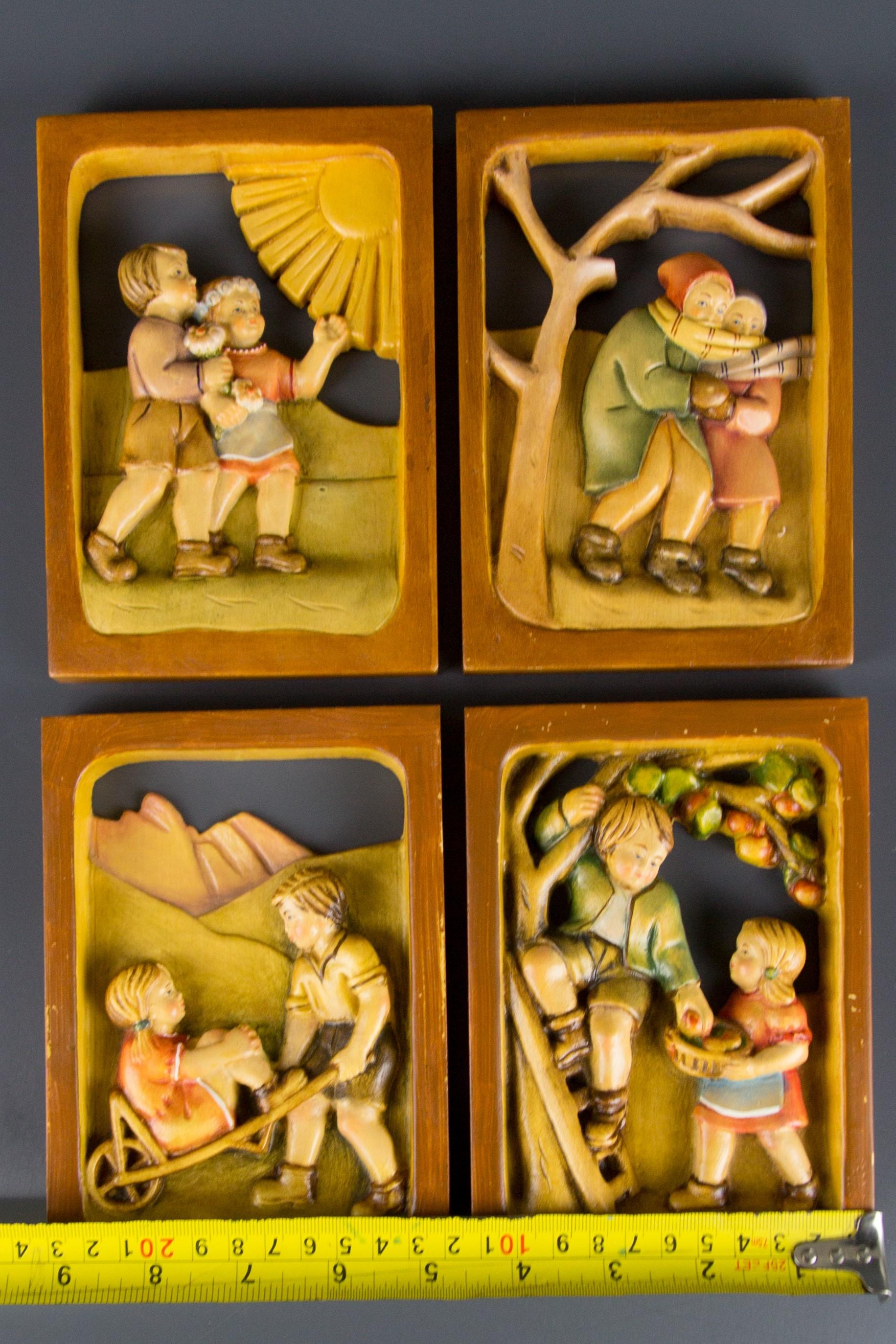 Ensemble de quatre tableaux en bois sculpté « Four Seasons » en vente 1