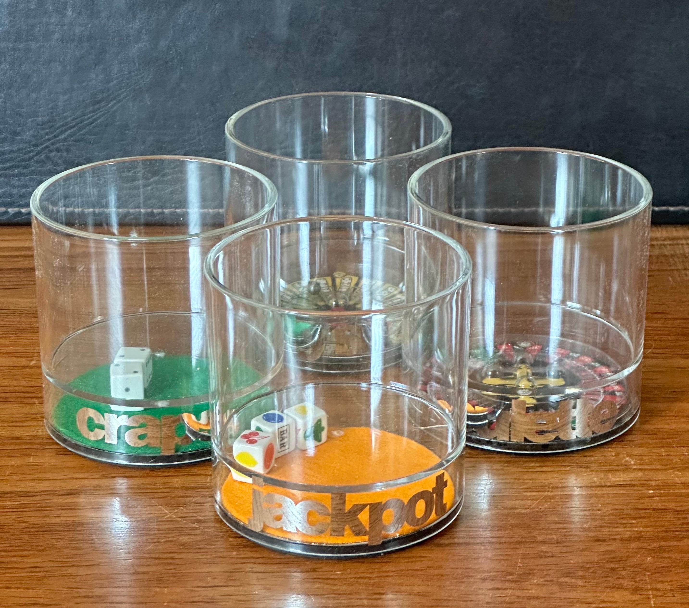Ensemble de quatre verres Casino en acrylique dans une boîte de Mike Wilson / Plus Four Design en vente 2
